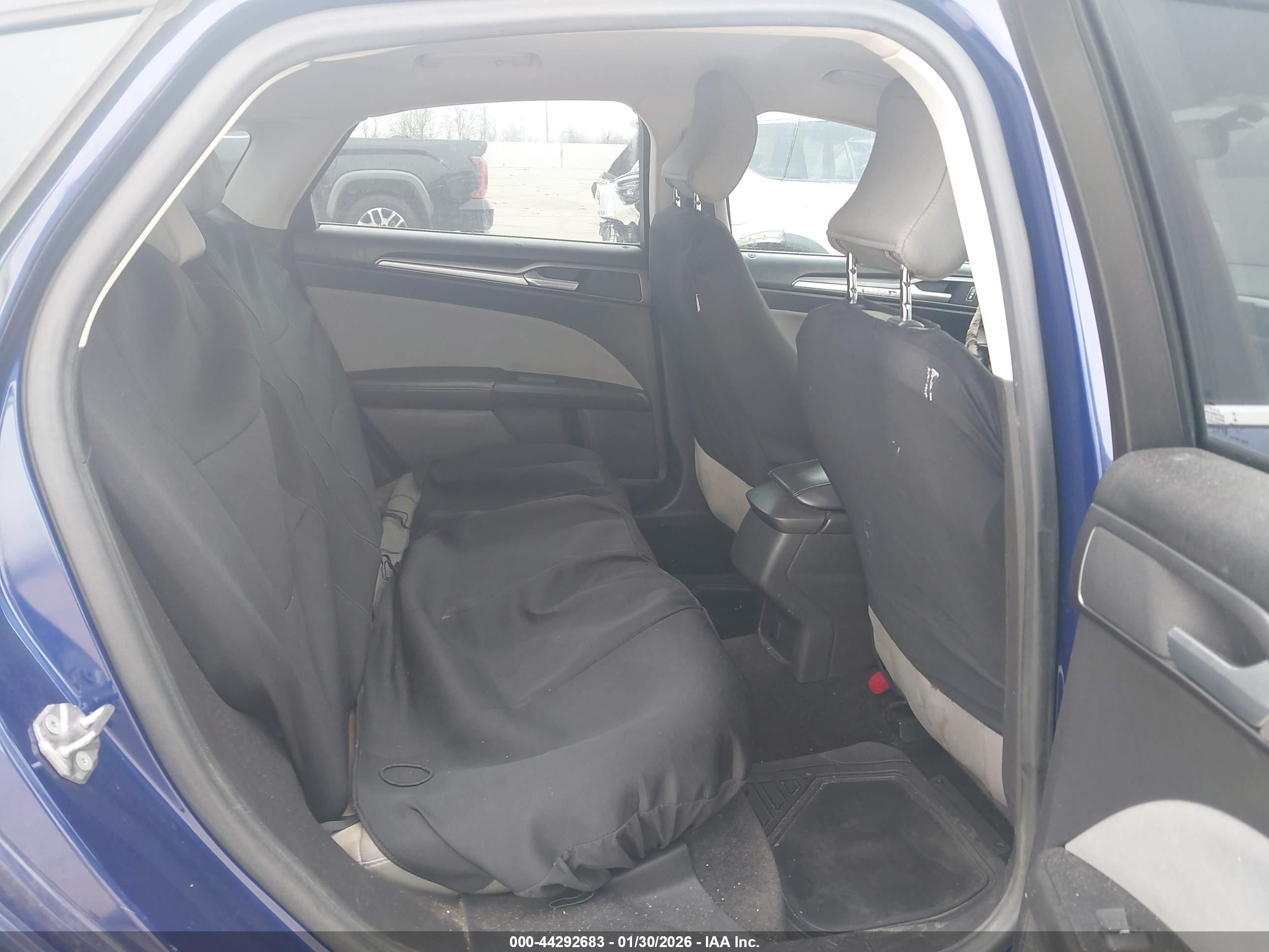 FORD FUSION image 8