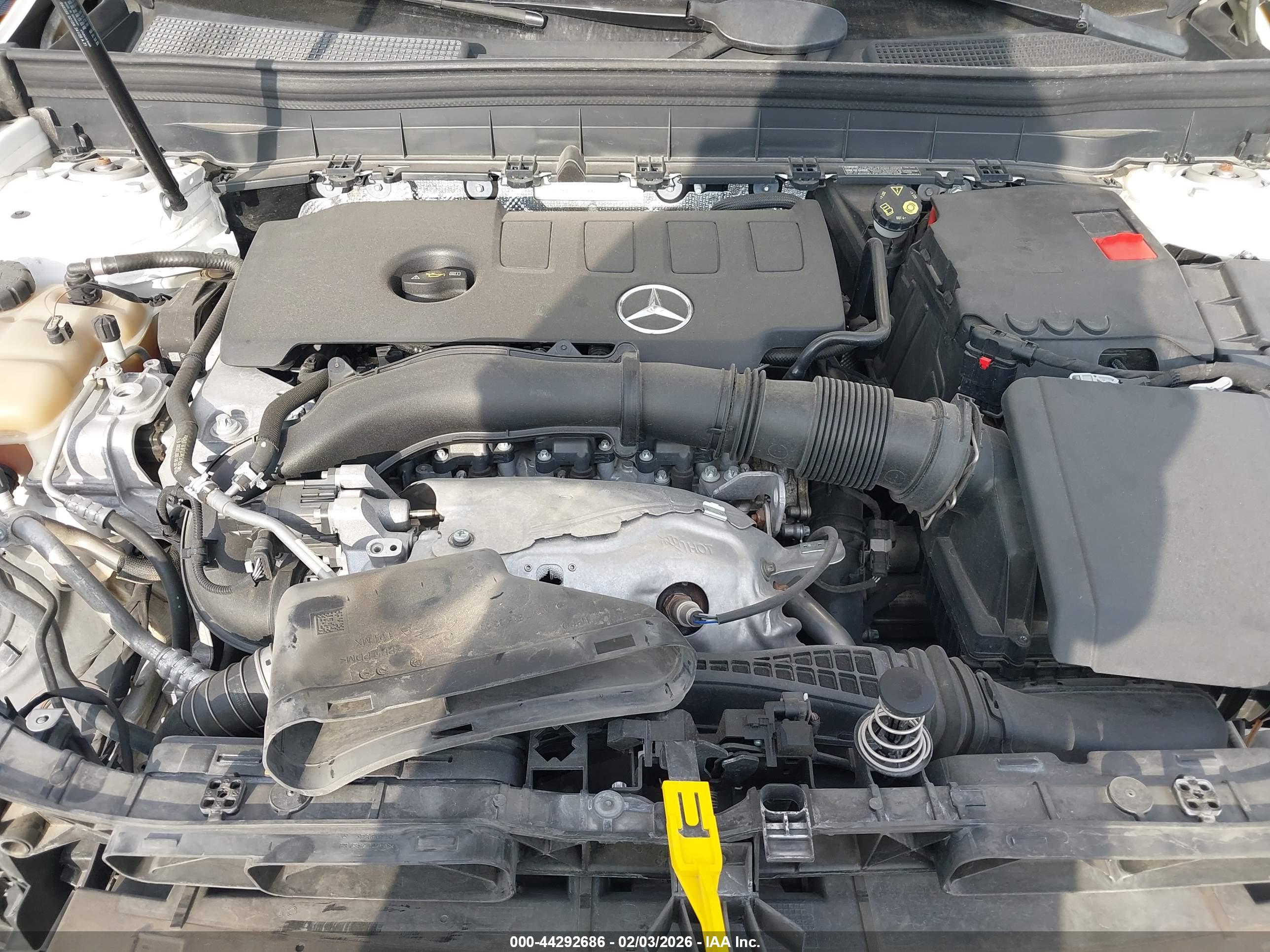 MERCEDES-BENZ GLB image 10