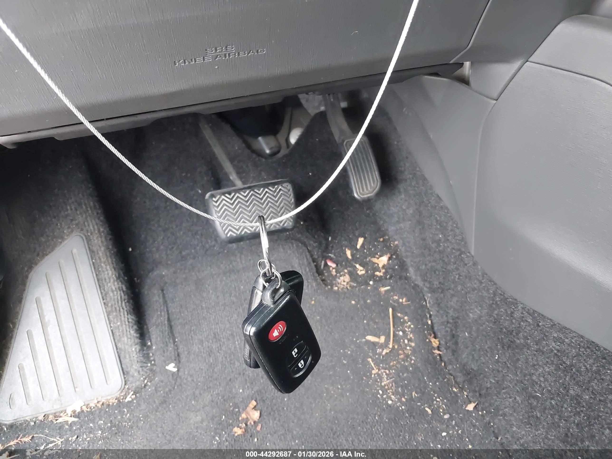 TOYOTA PRIUS image 11