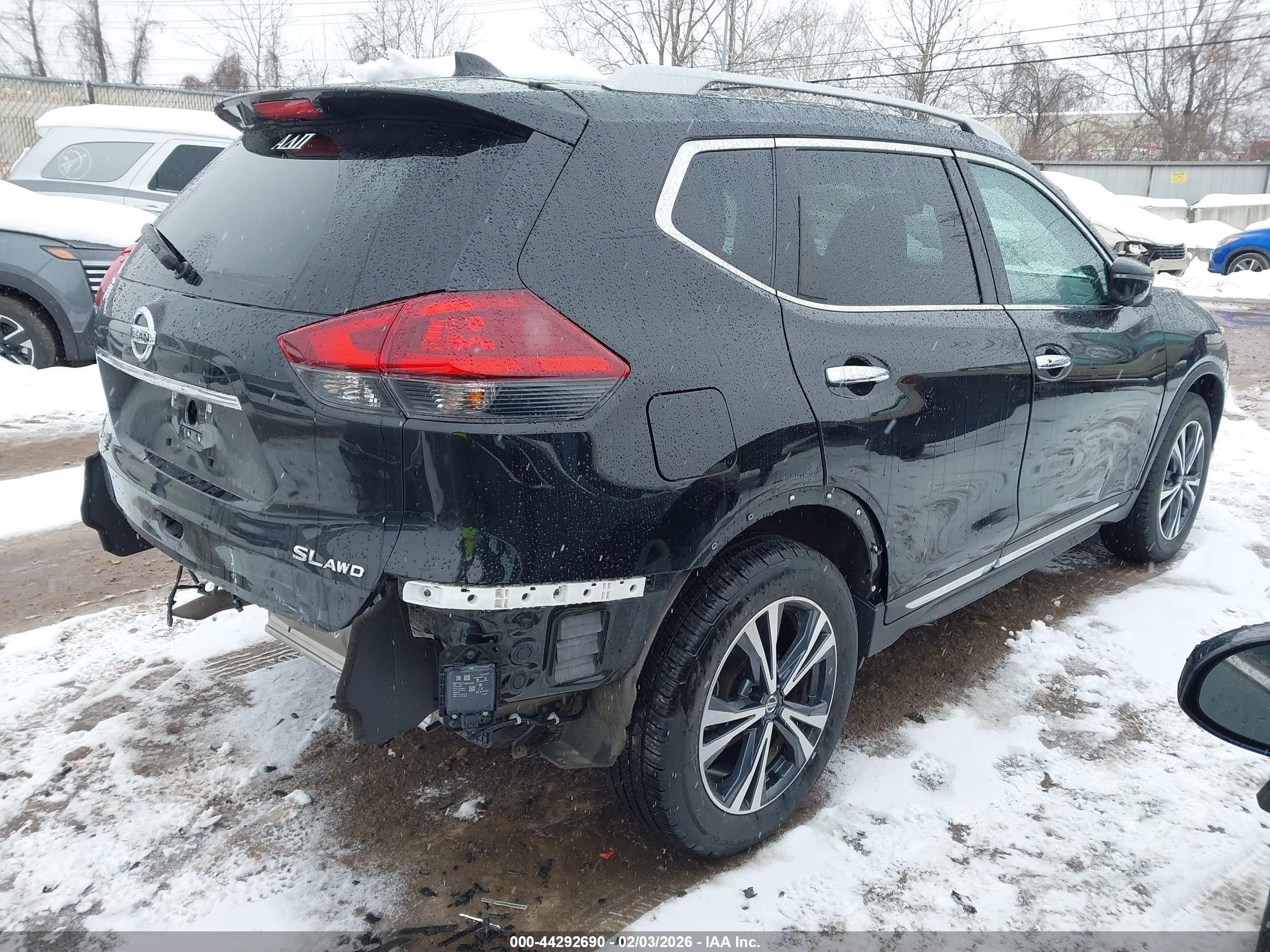 NISSAN ROGUE image 4