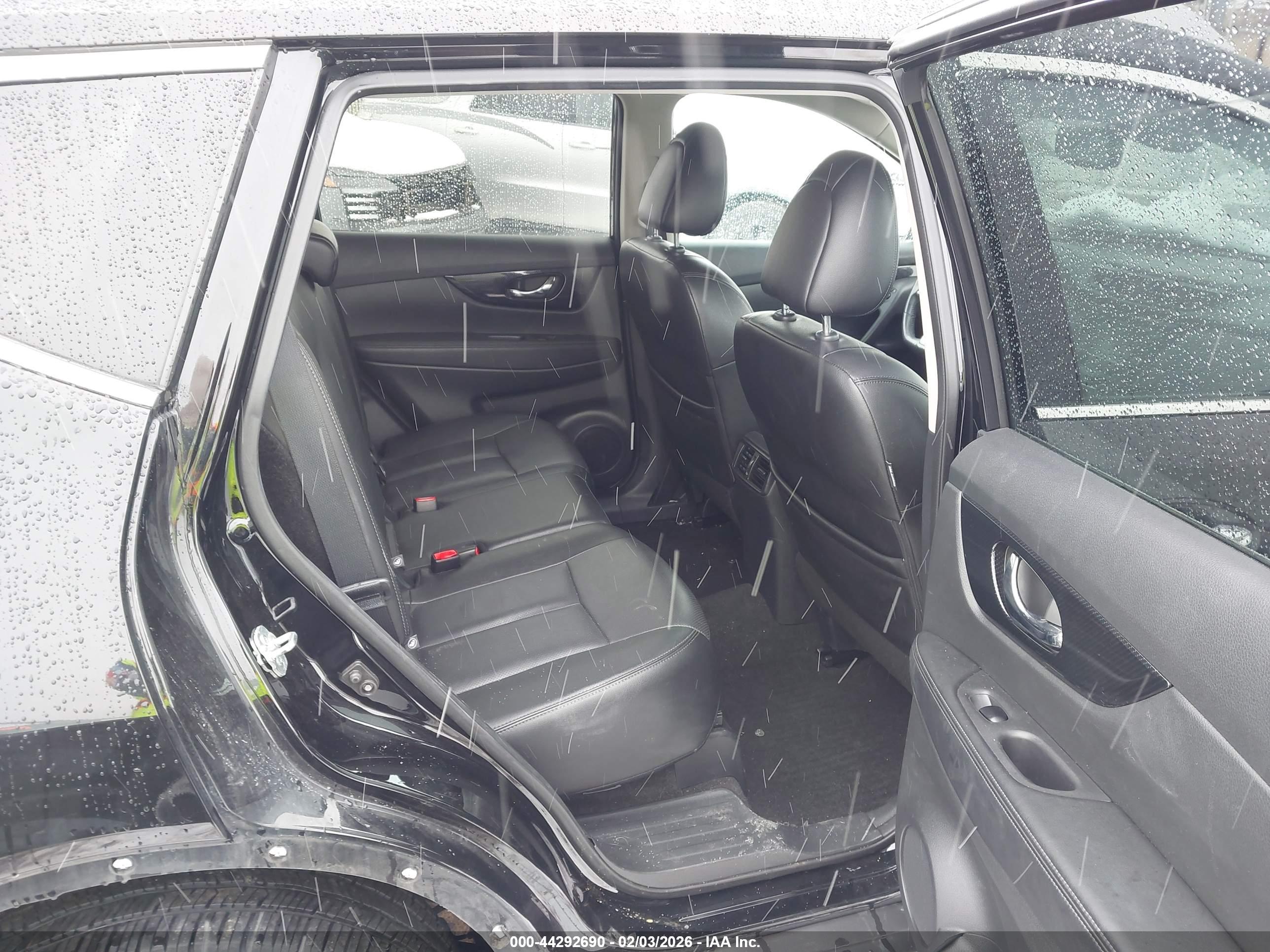 NISSAN ROGUE image 8