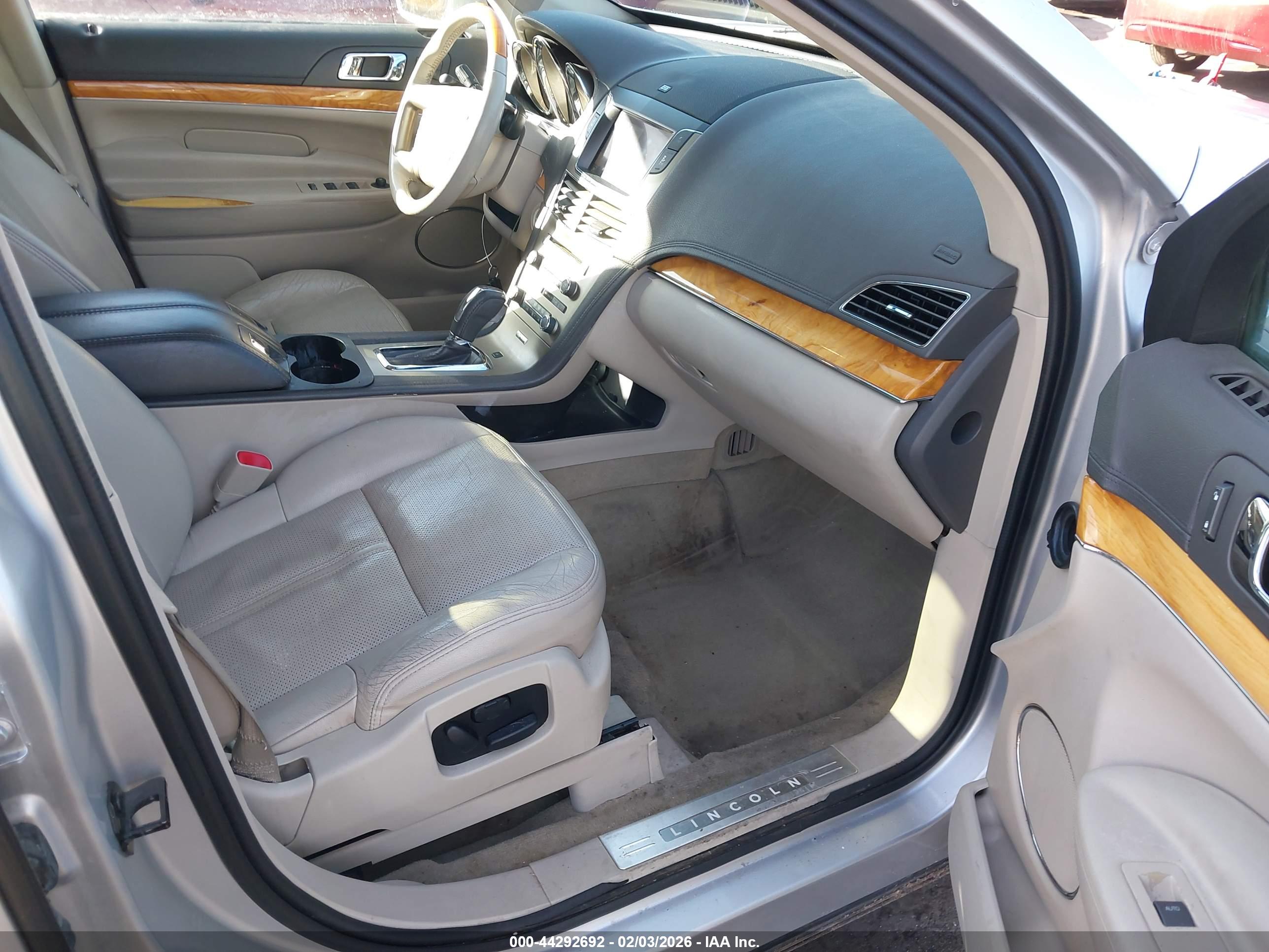 LINCOLN MKT image 5