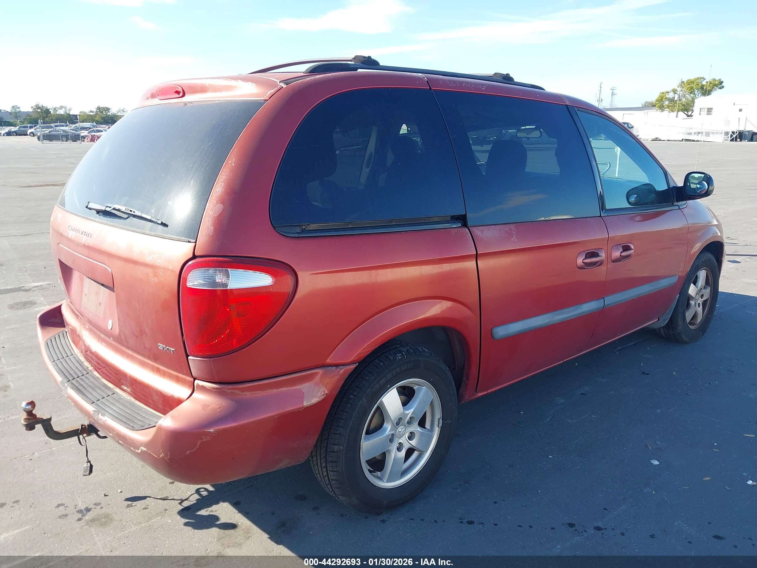 DODGE CARAVAN image 4