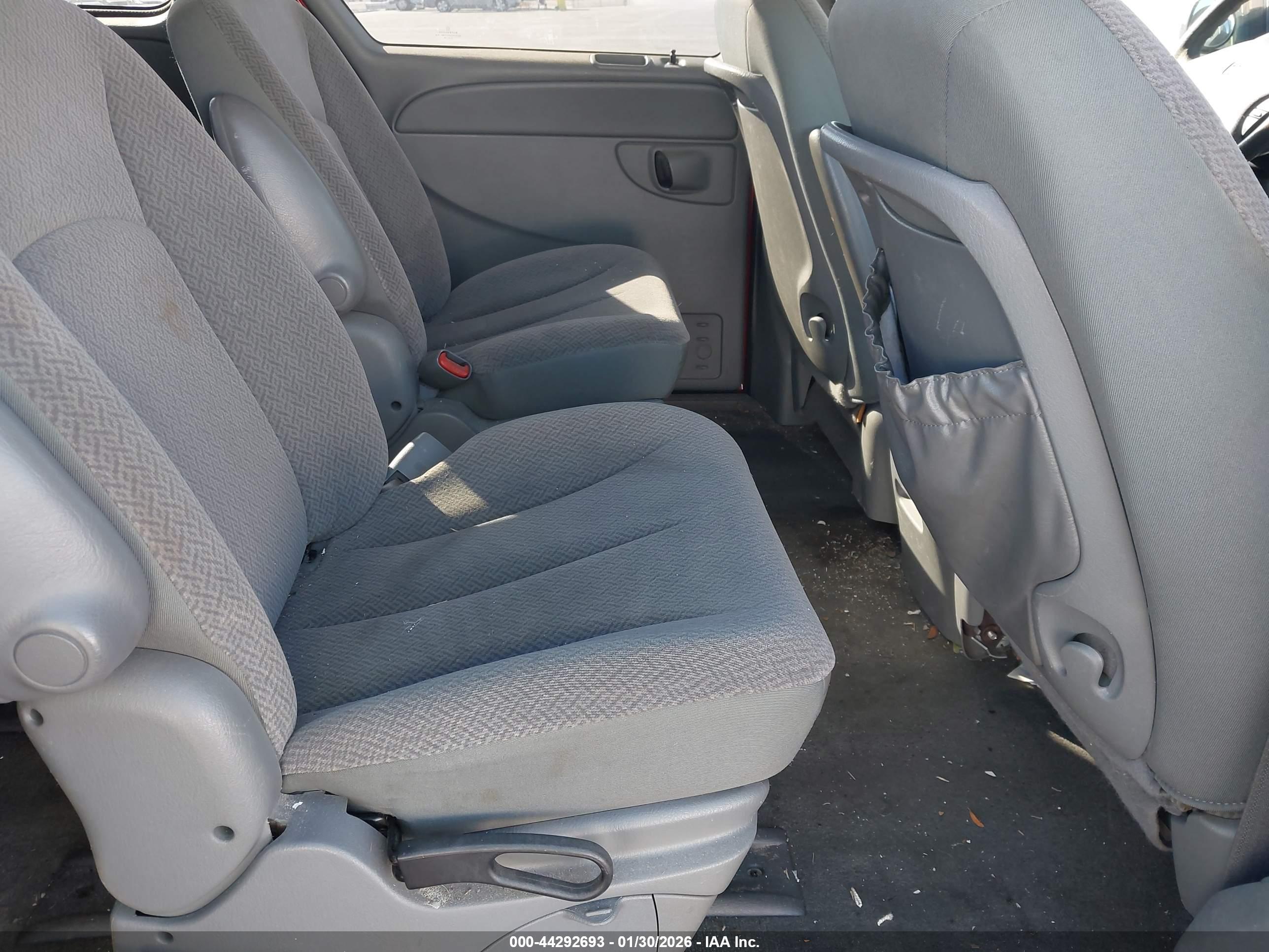 DODGE CARAVAN image 8