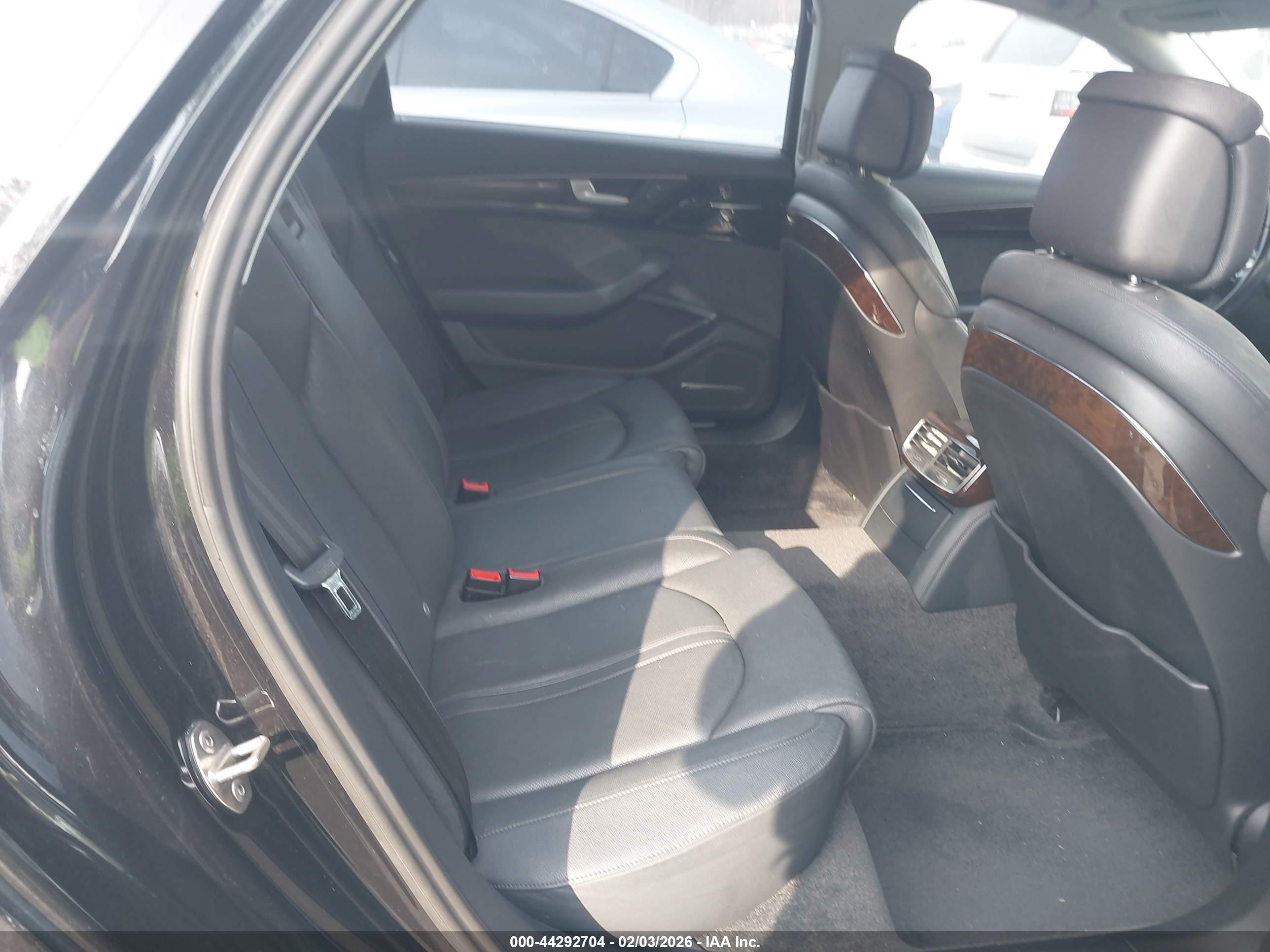 AUDI A8 image 8