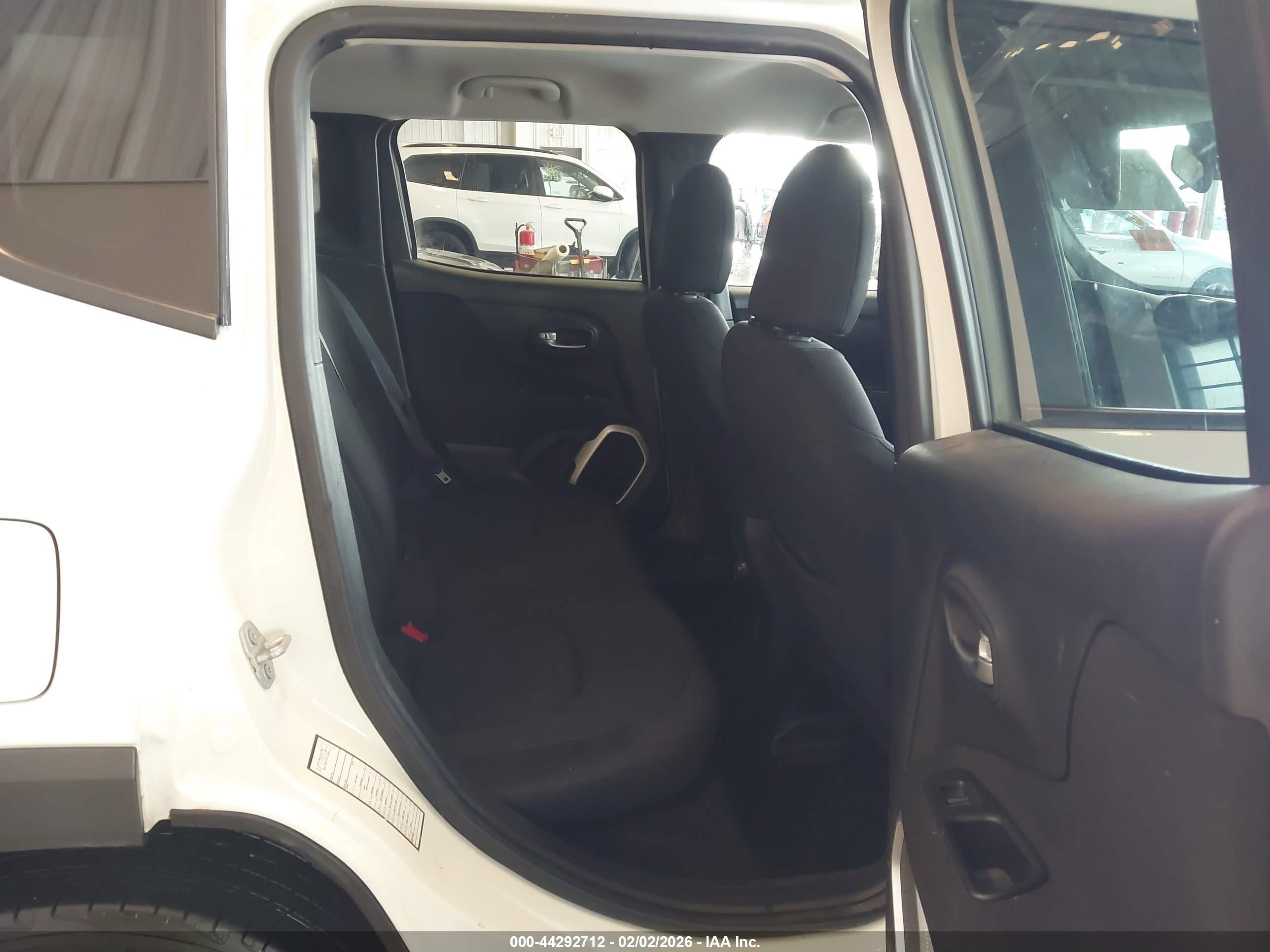 JEEP RENEGADE image 8