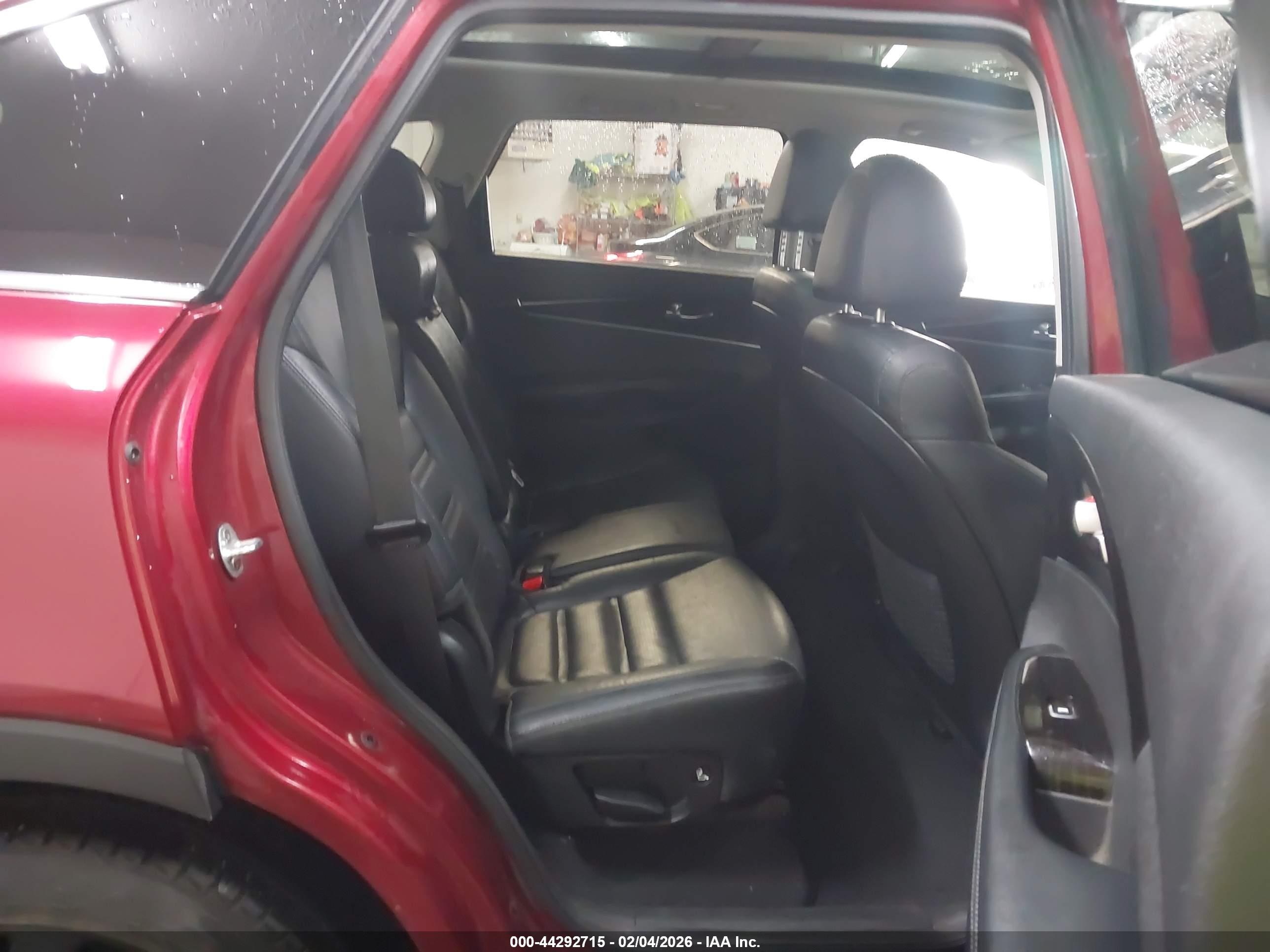 KIA SORENTO image 8