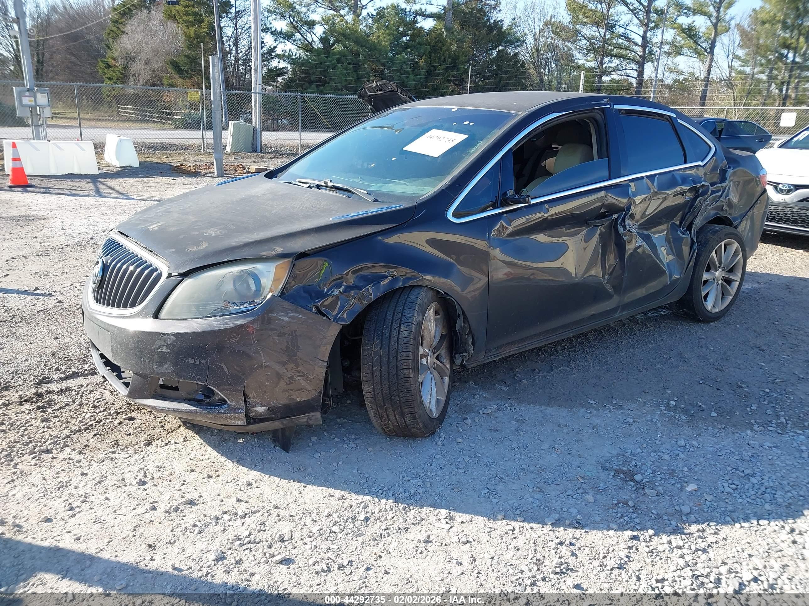BUICK VERANO image 2