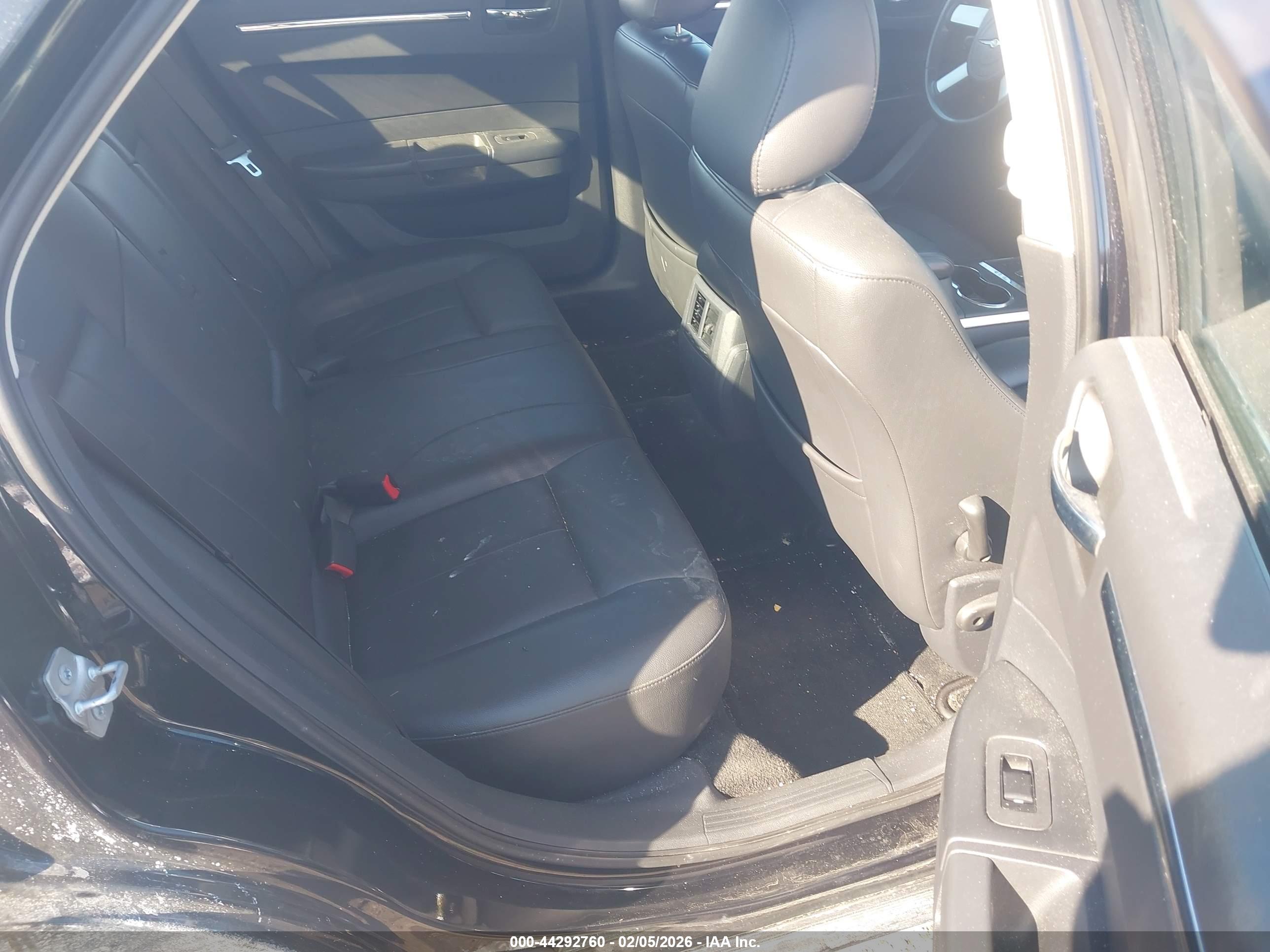 CHRYSLER 300 image 8