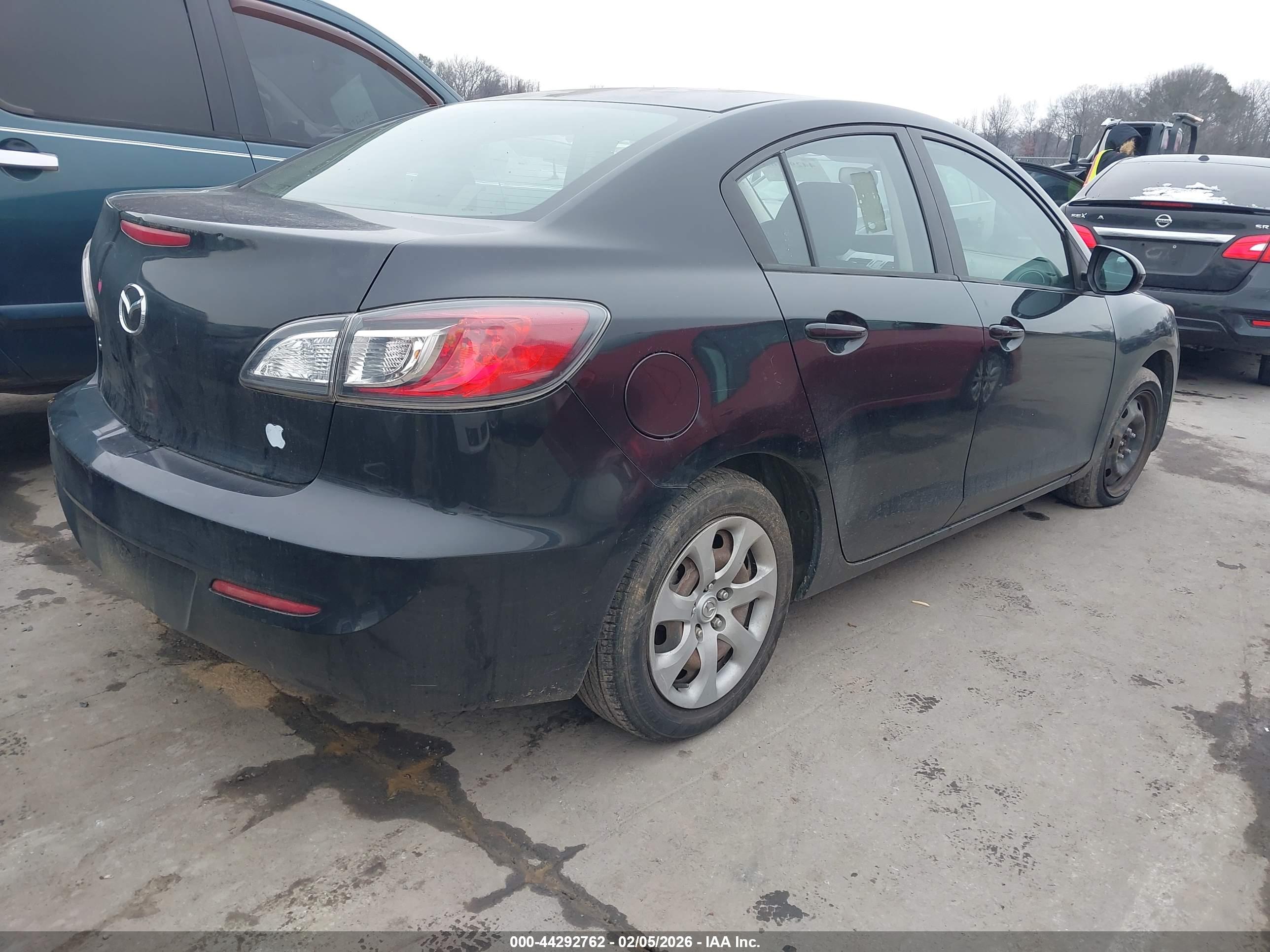 MAZDA MAZDA3 image 4