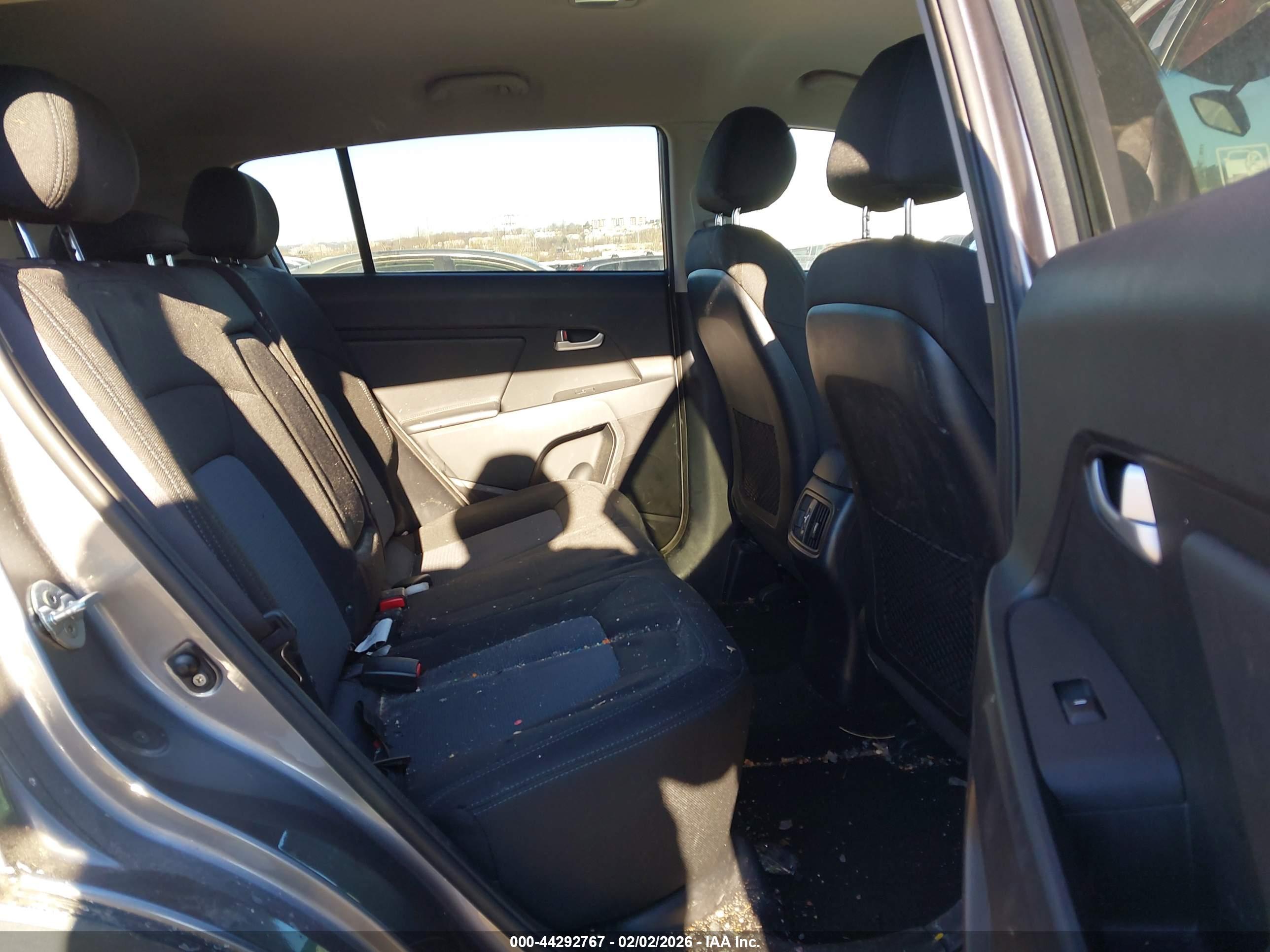 KIA SPORTAGE image 8