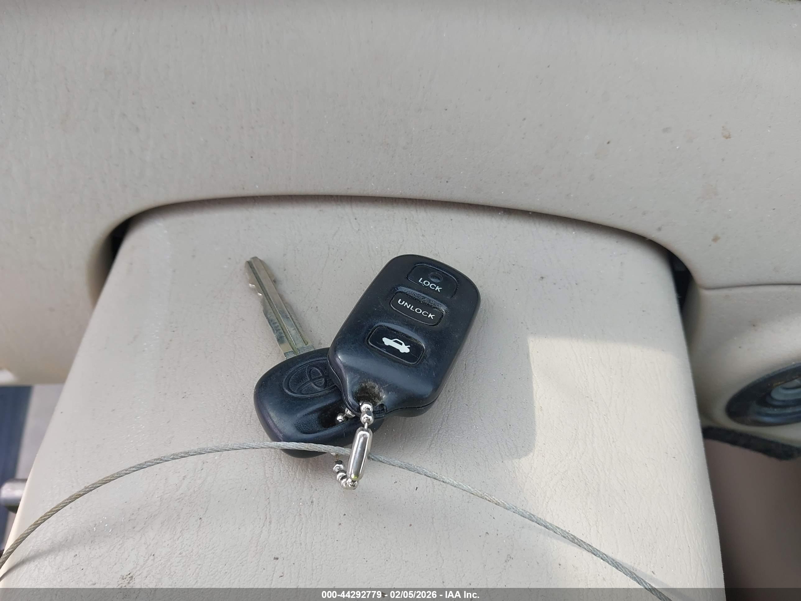 TOYOTA AVALON image 11