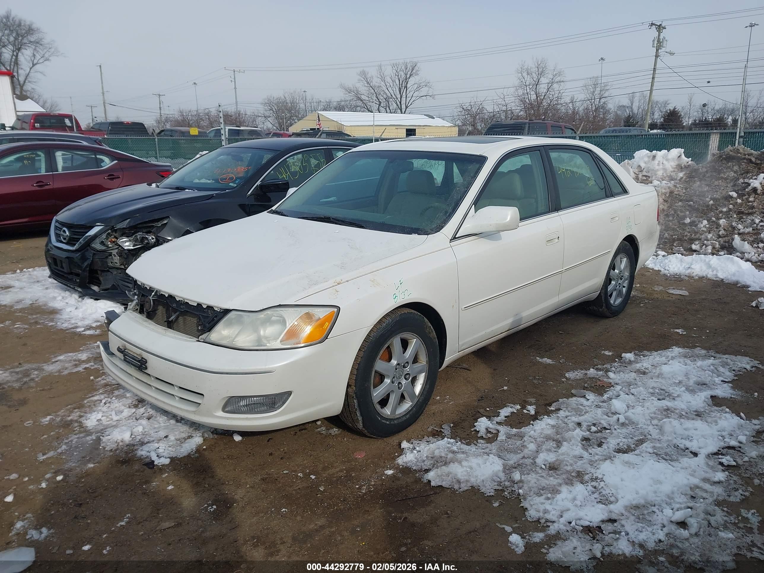 TOYOTA AVALON image 2