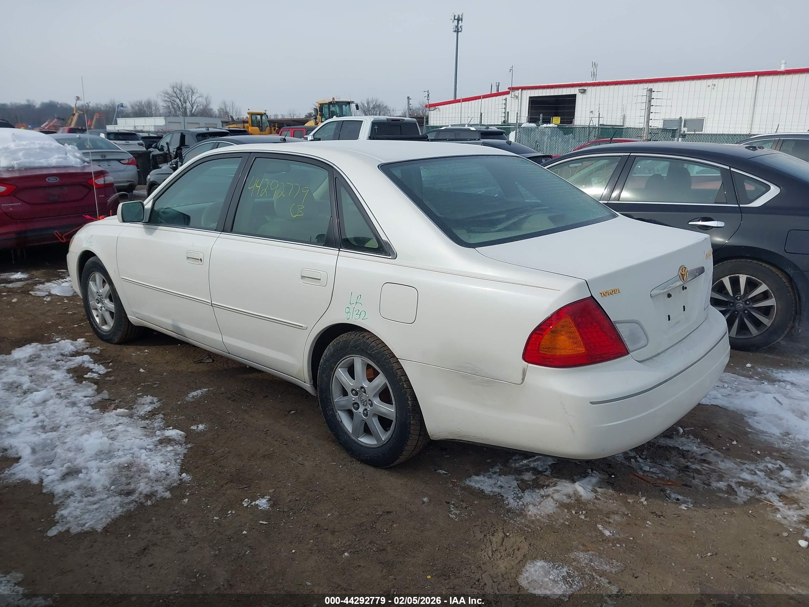 TOYOTA AVALON image 3