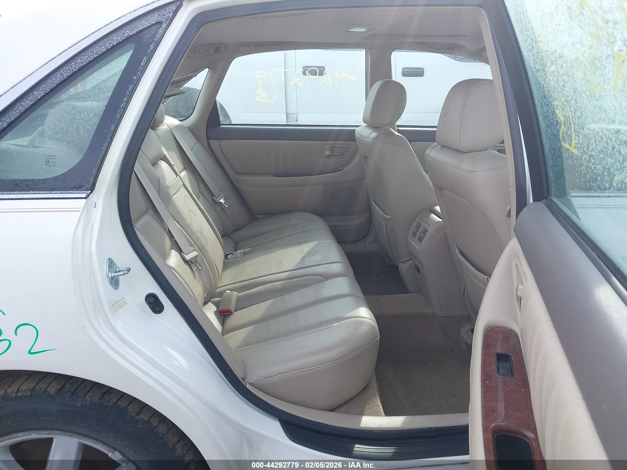 TOYOTA AVALON image 8