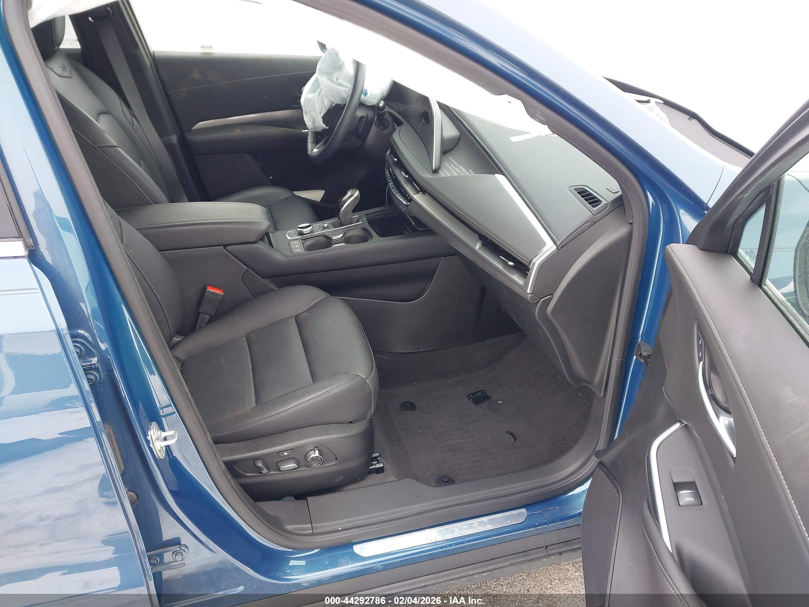 CADILLAC XT4 image 5