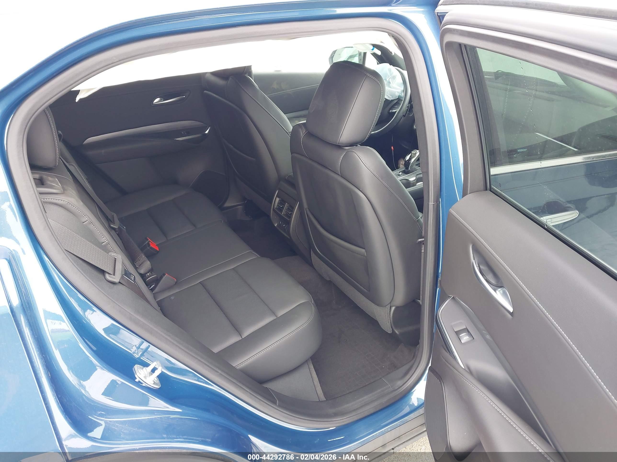 CADILLAC XT4 image 8