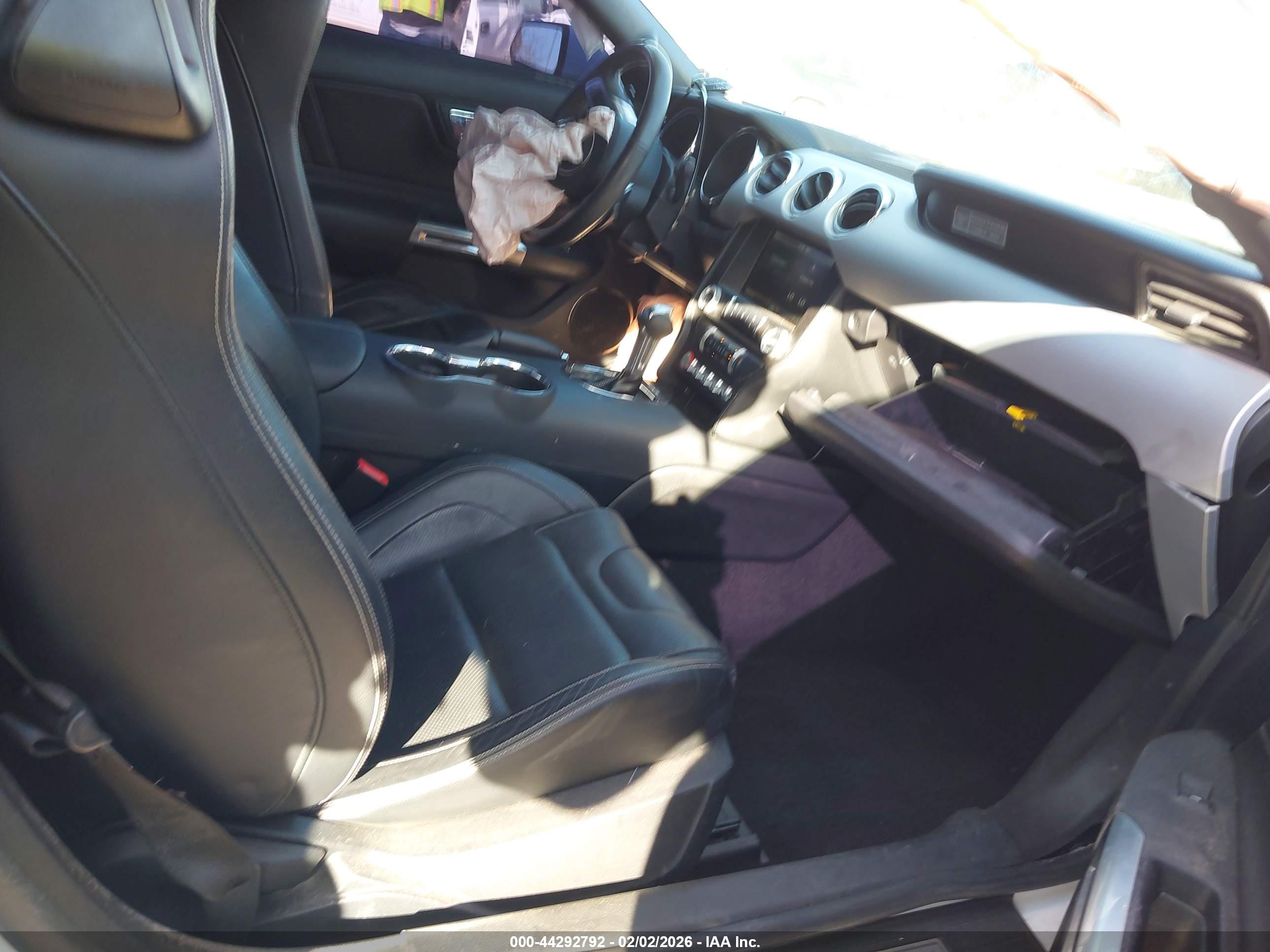 FORD MUSTANG image 5