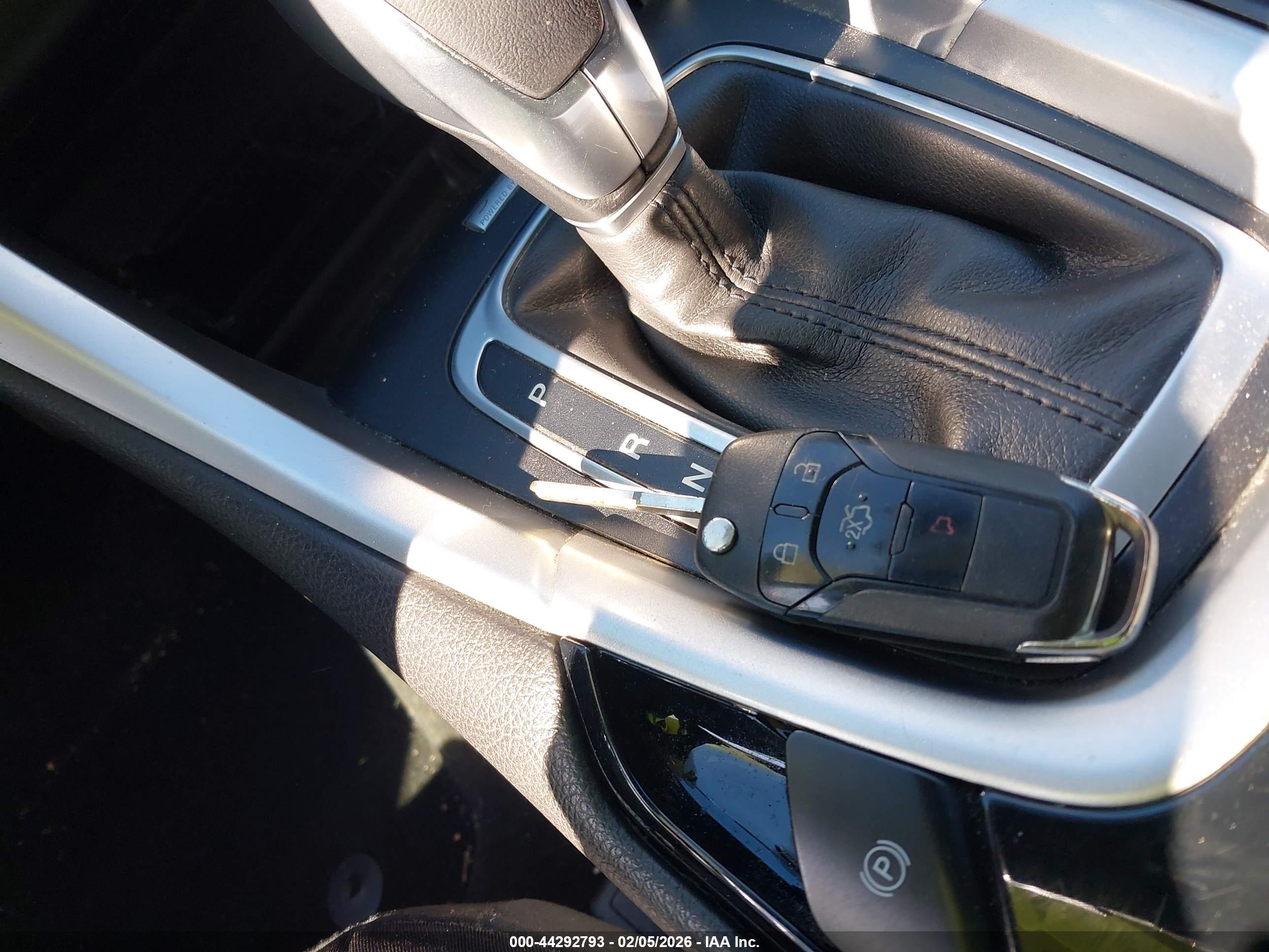 FORD FUSION image 11