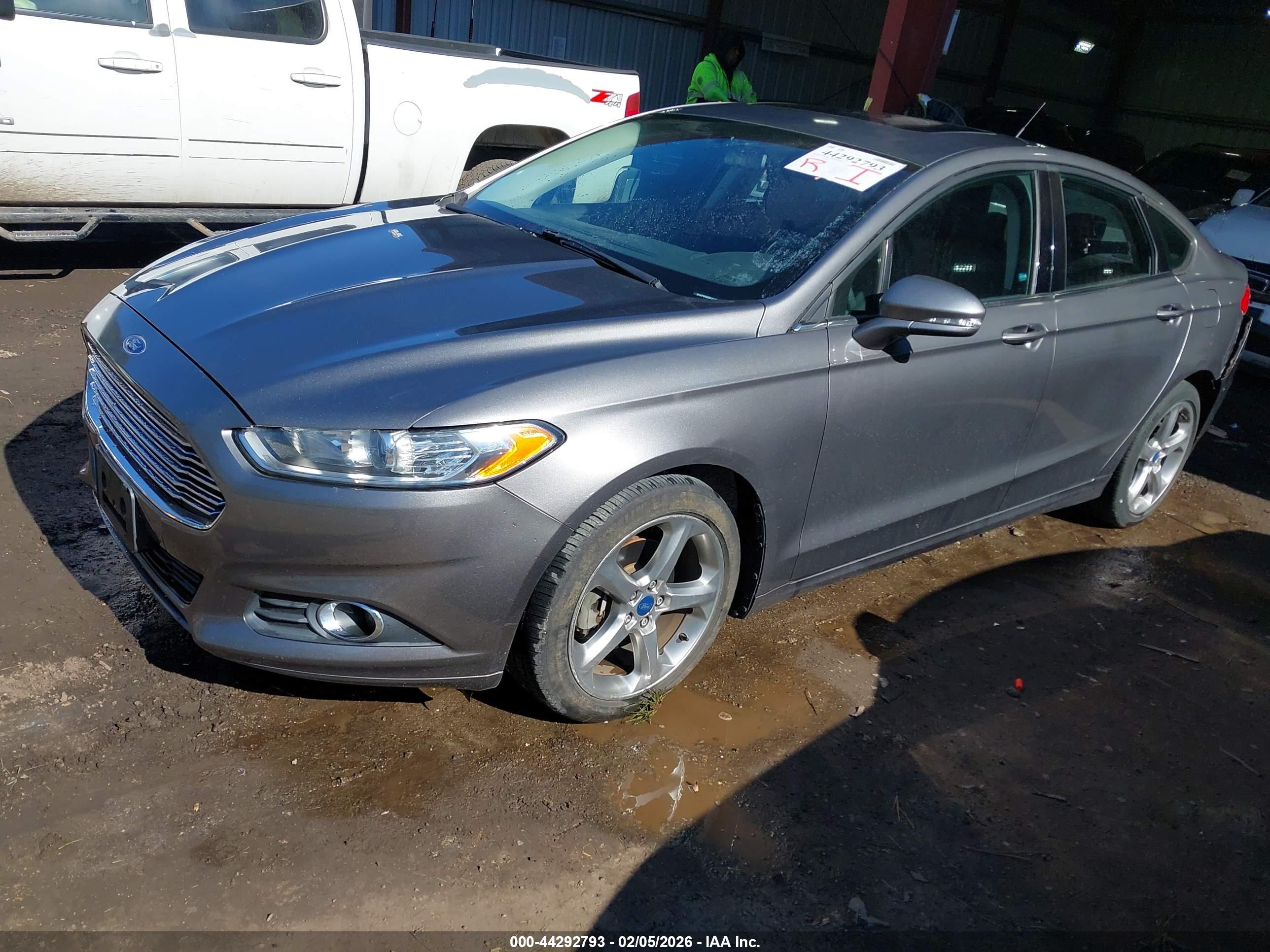 FORD FUSION image 2