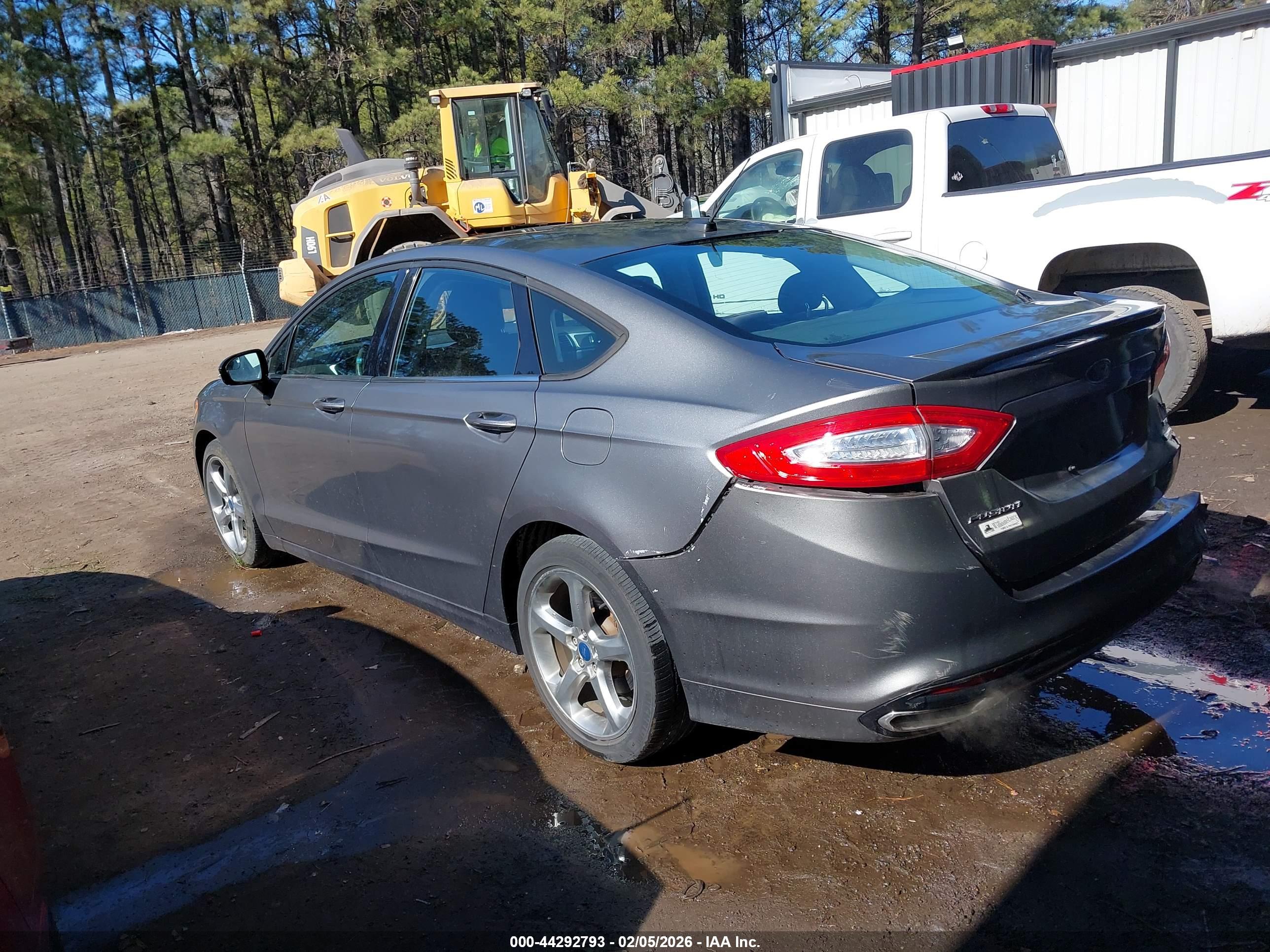 FORD FUSION image 3