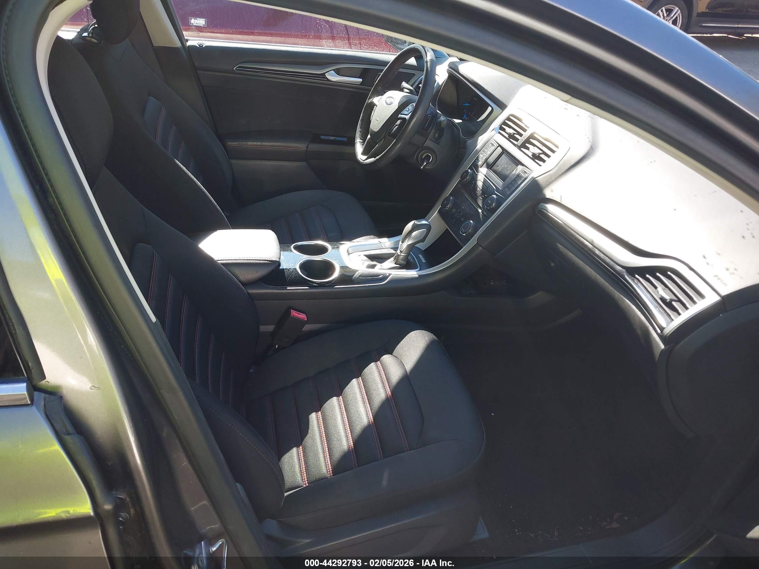 FORD FUSION image 5