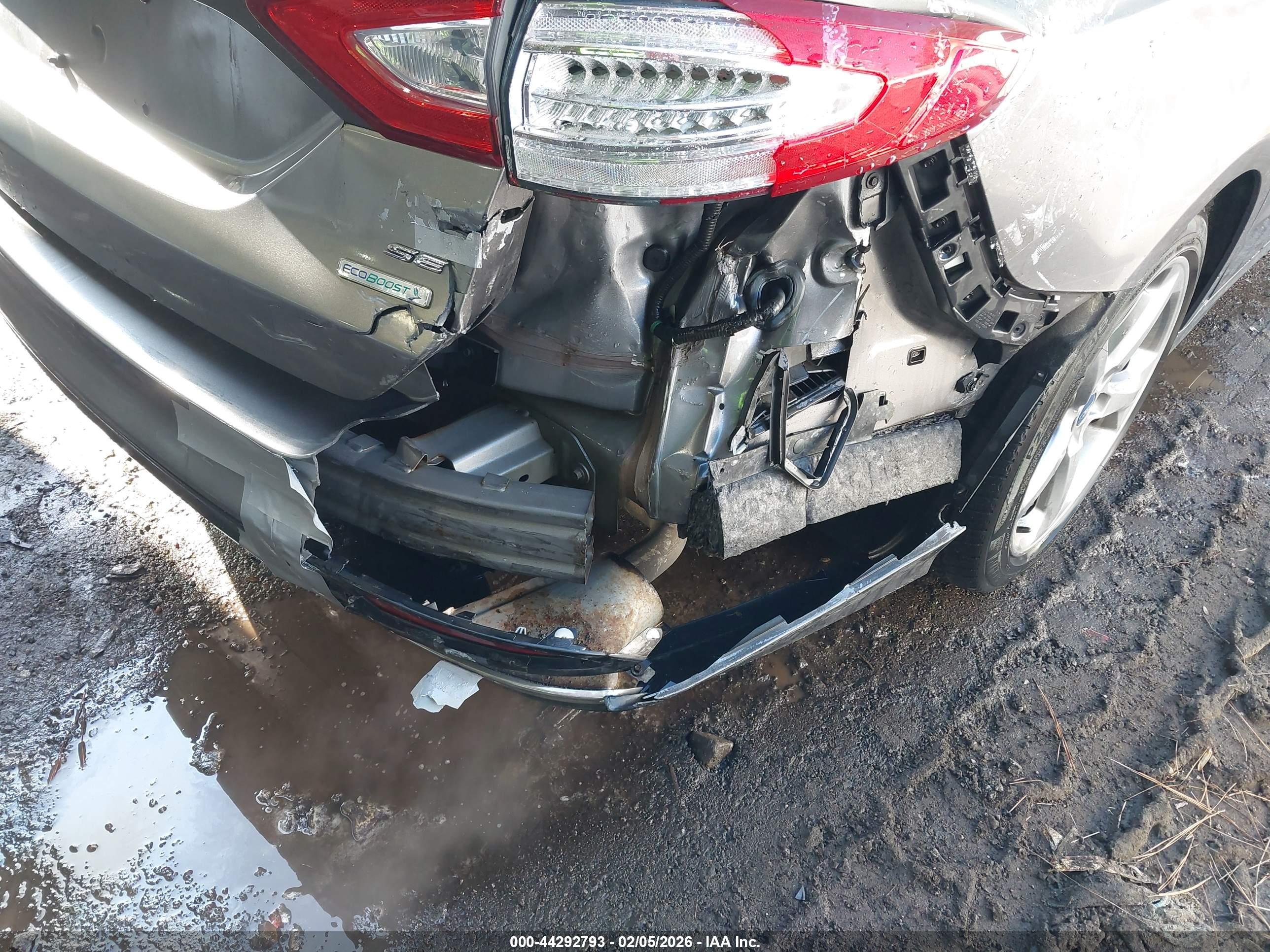 FORD FUSION image 6