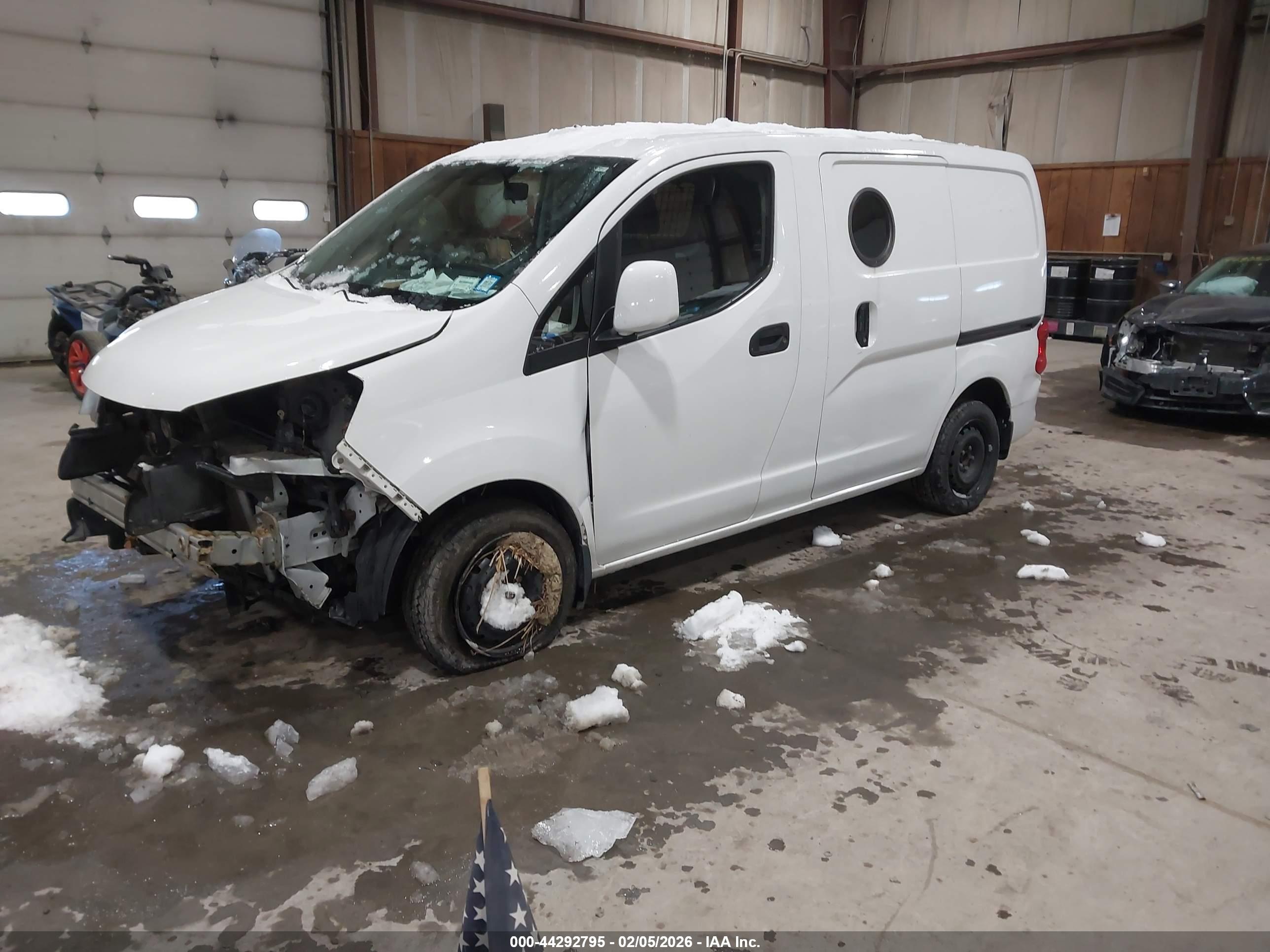 NISSAN NV200 image 2