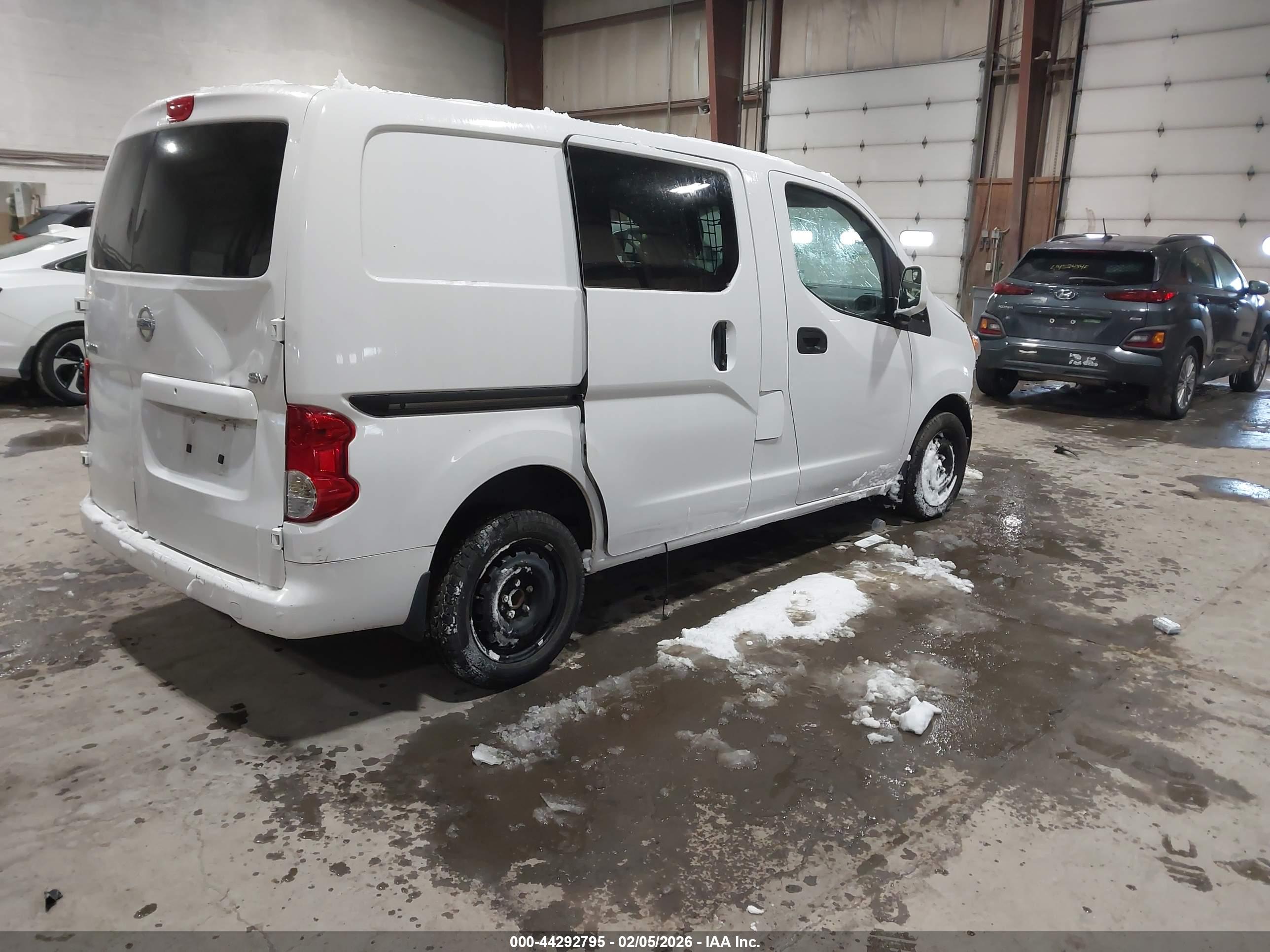 NISSAN NV200 image 4