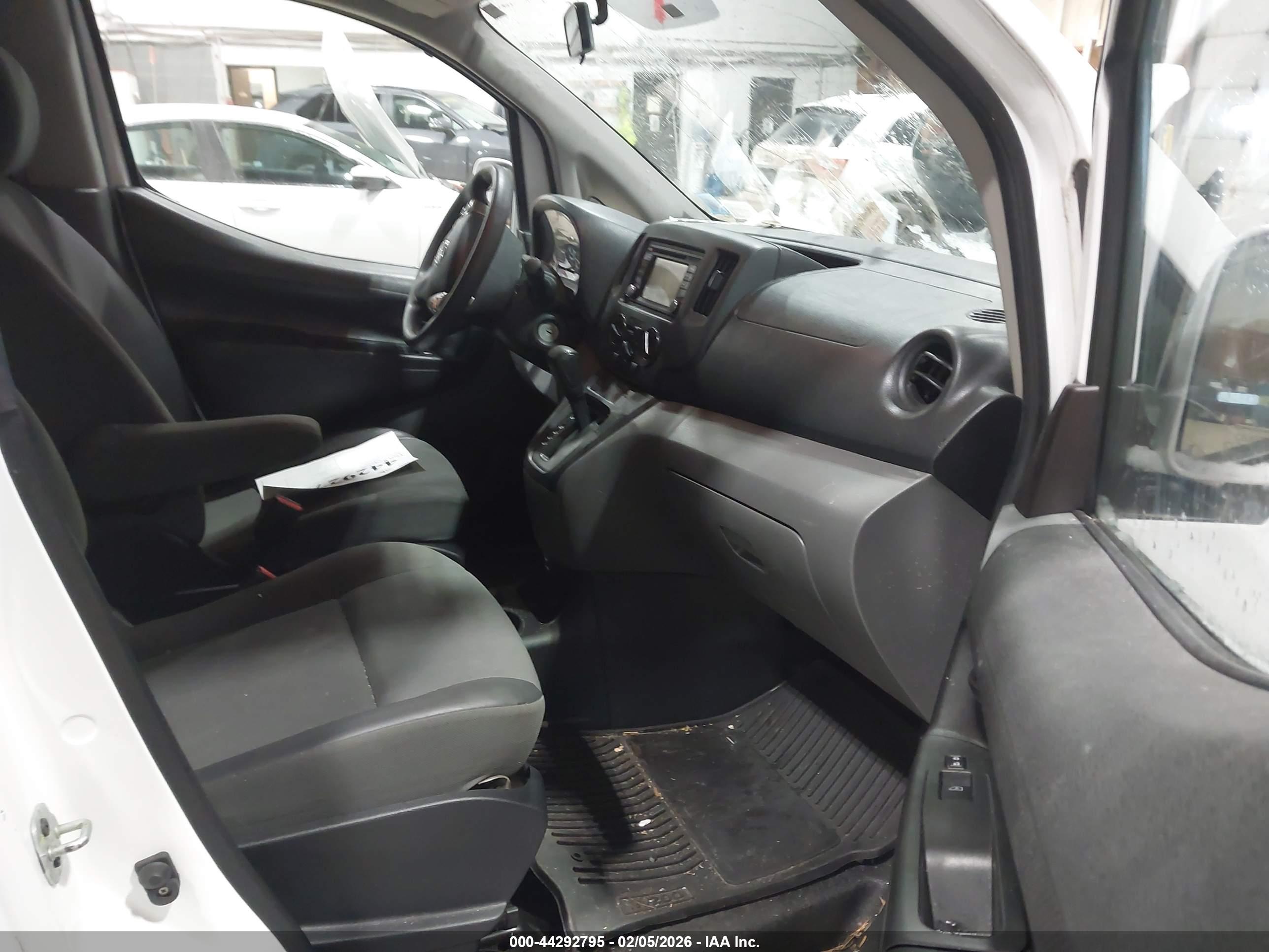 NISSAN NV200 image 5