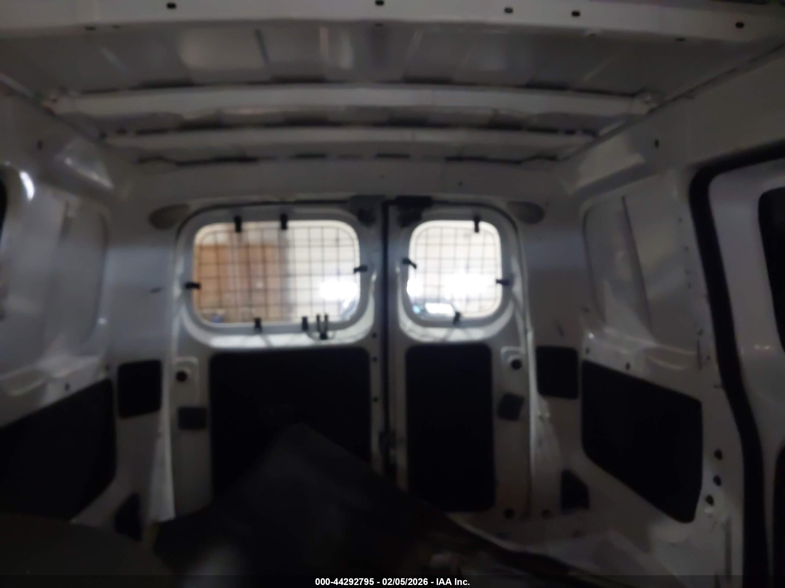 NISSAN NV200 image 8