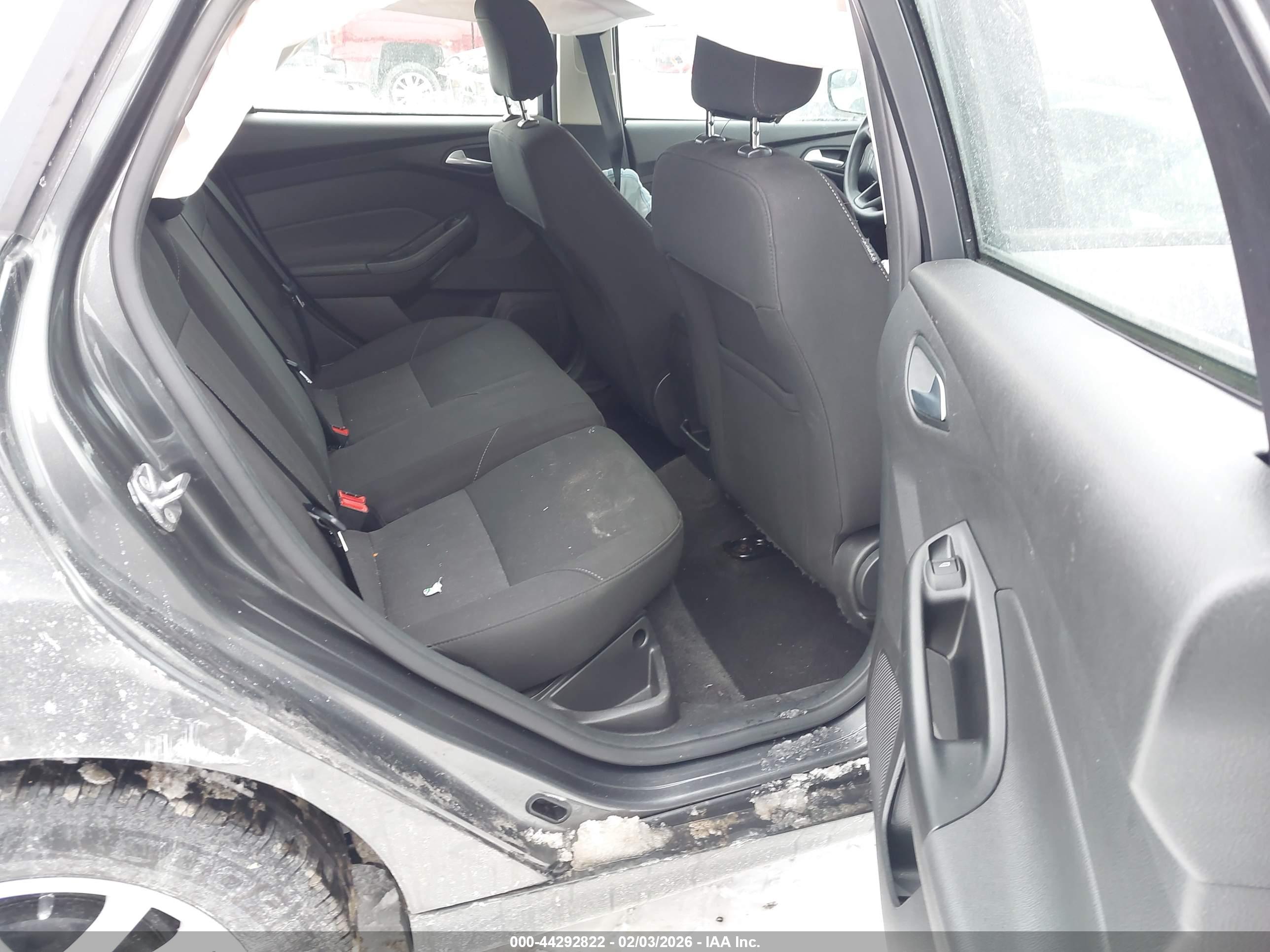 FORD FOCUS image 8