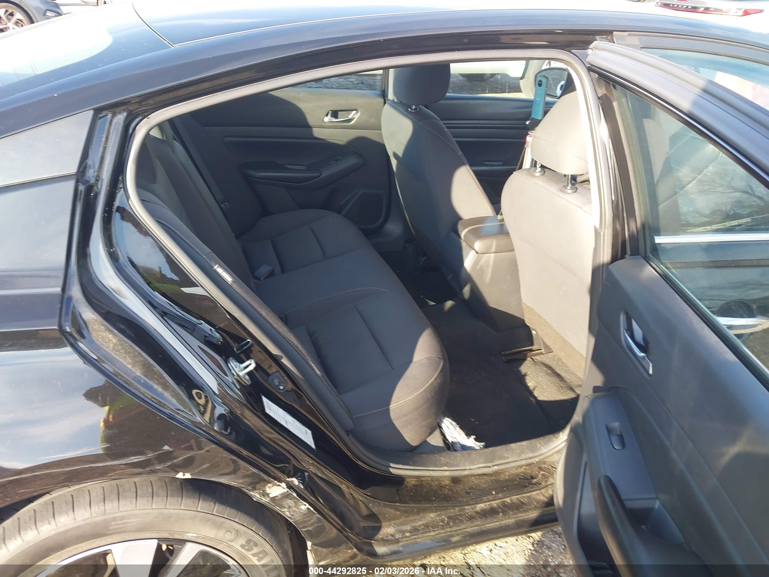 NISSAN ALTIMA image 8