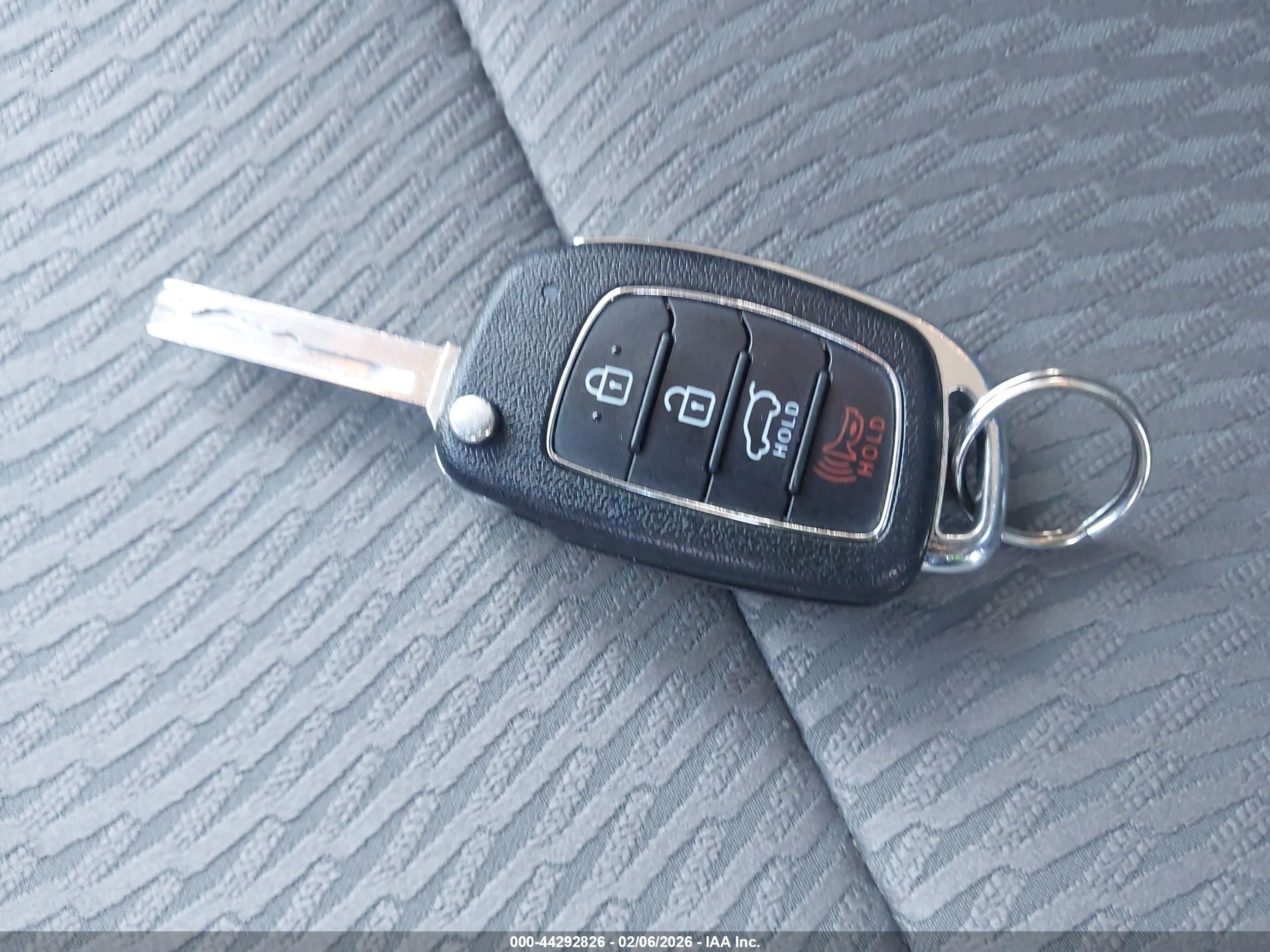 HYUNDAI SANTA image 11