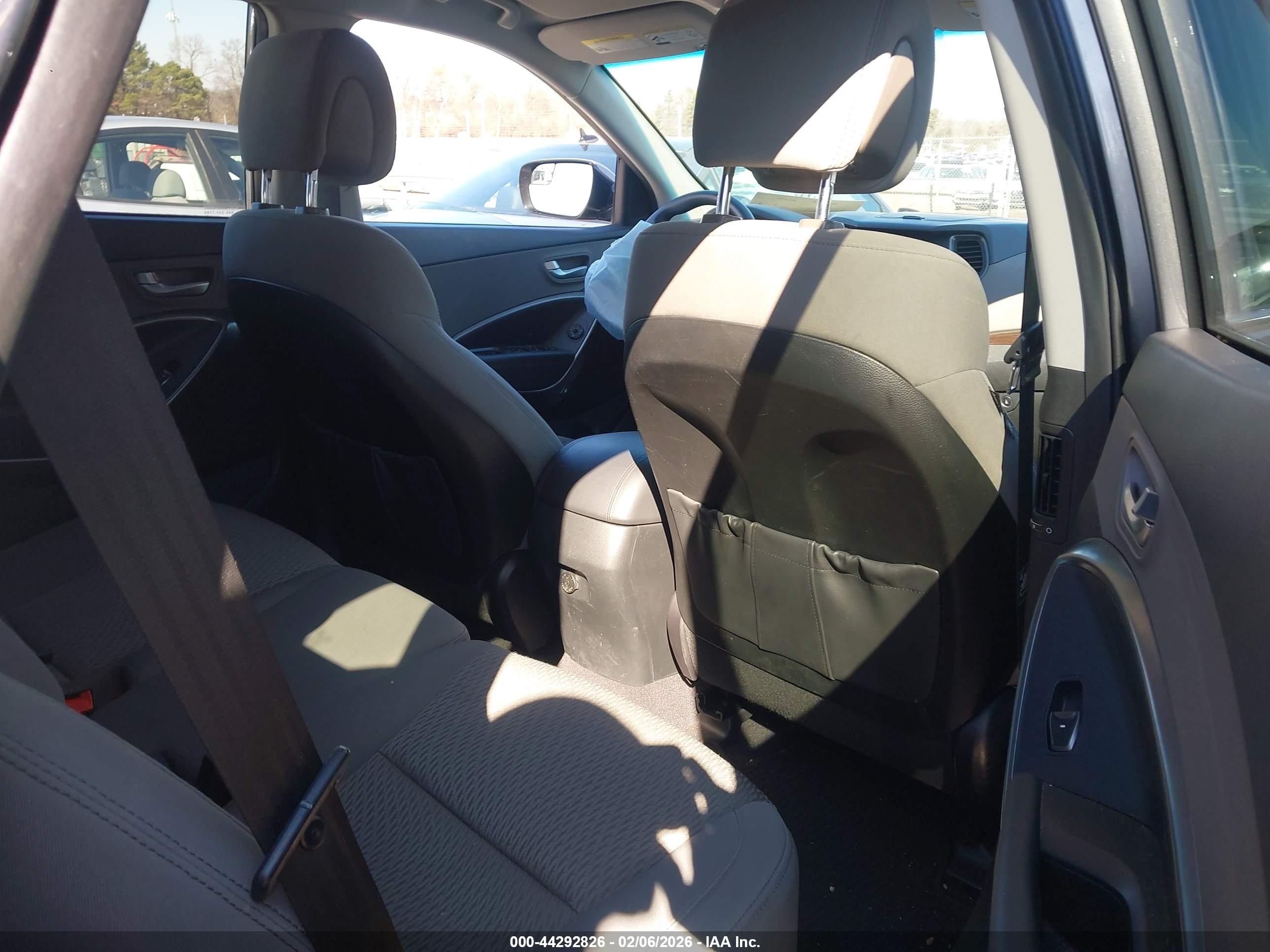 HYUNDAI SANTA image 8