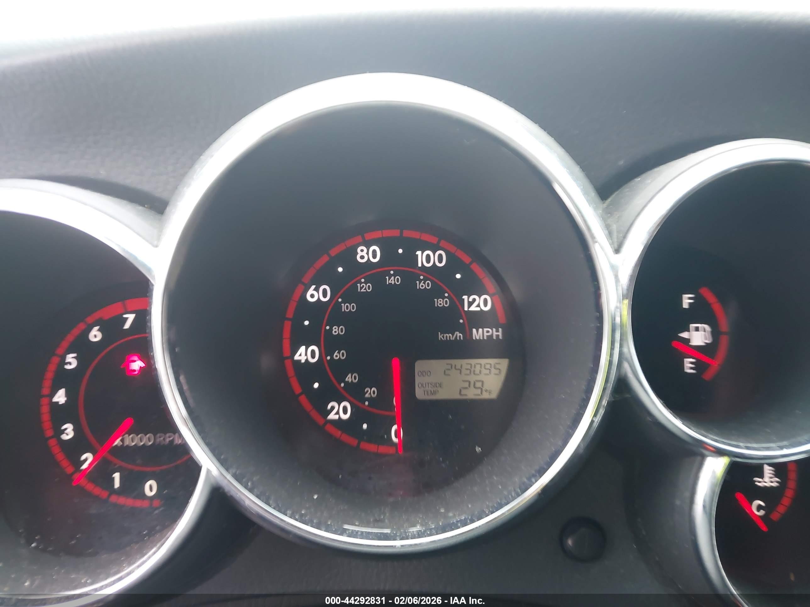 PONTIAC VIBE image 7