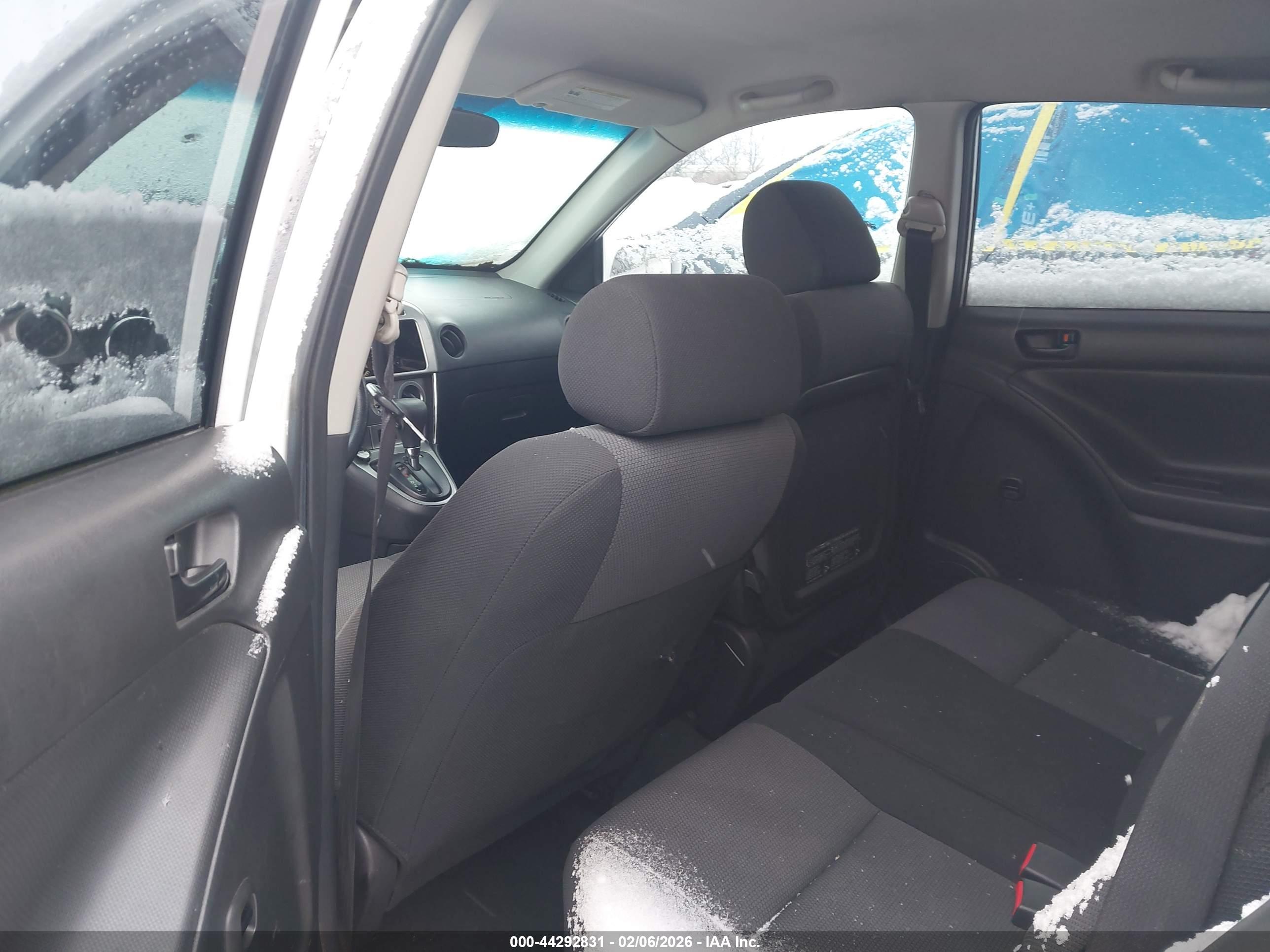 PONTIAC VIBE image 8