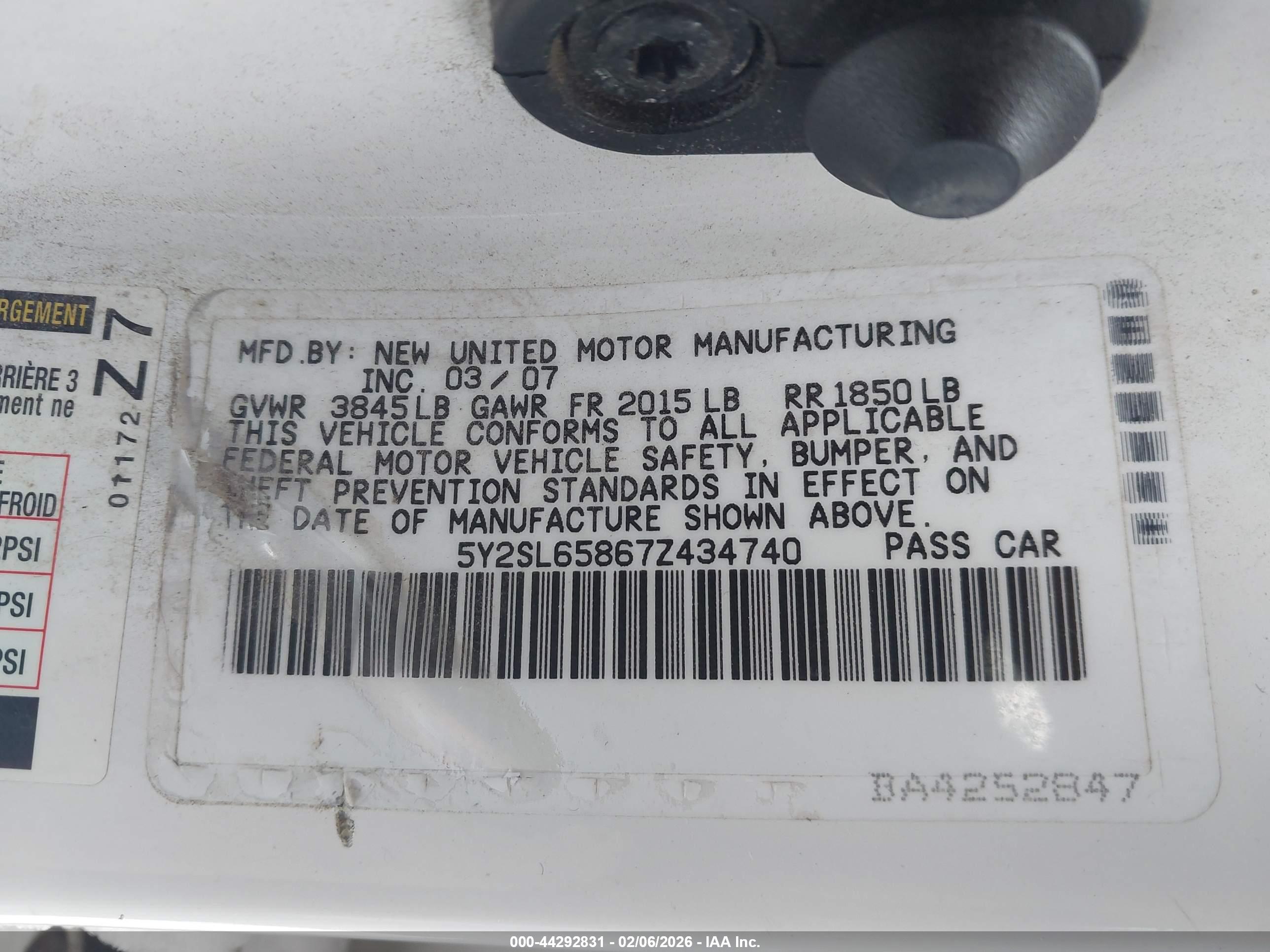 PONTIAC VIBE image 9