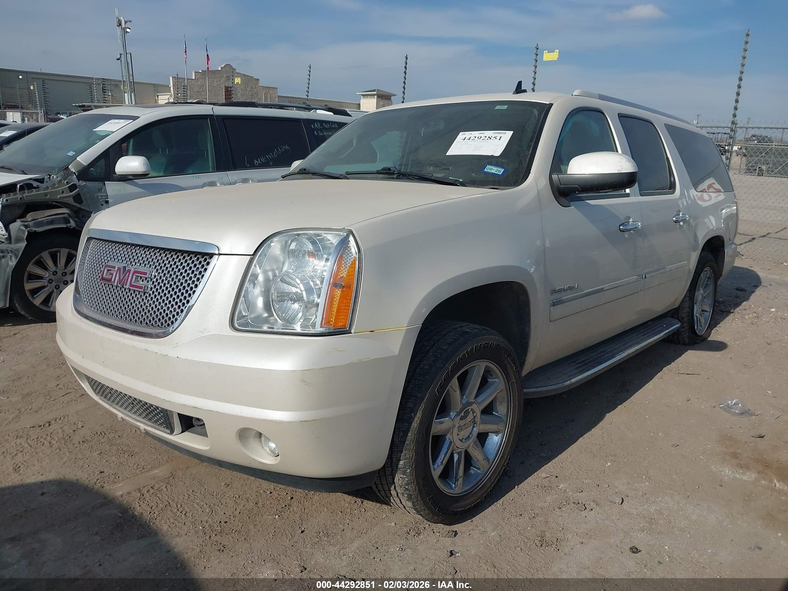 GMC YUKON image 2