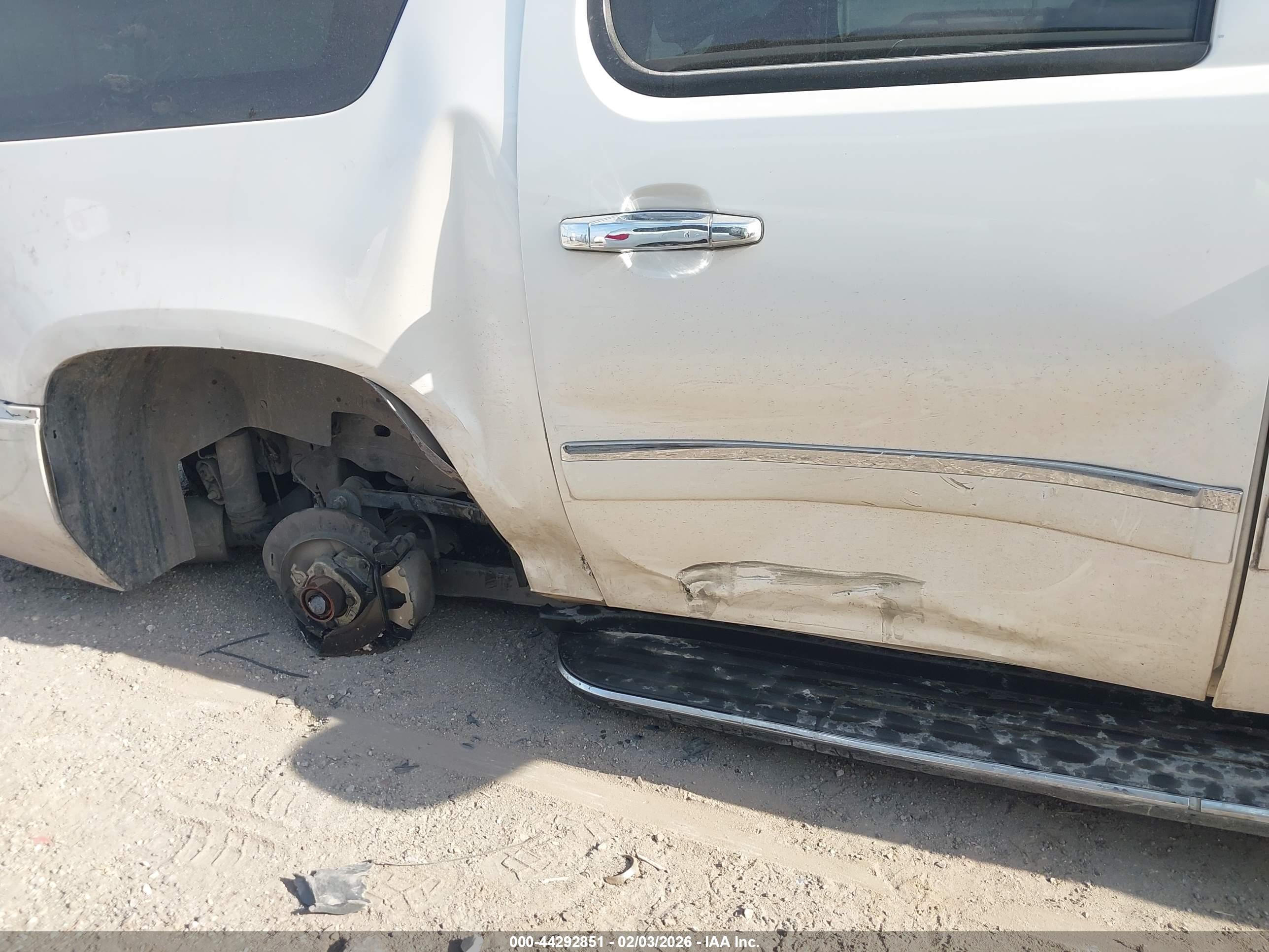 GMC YUKON image 6