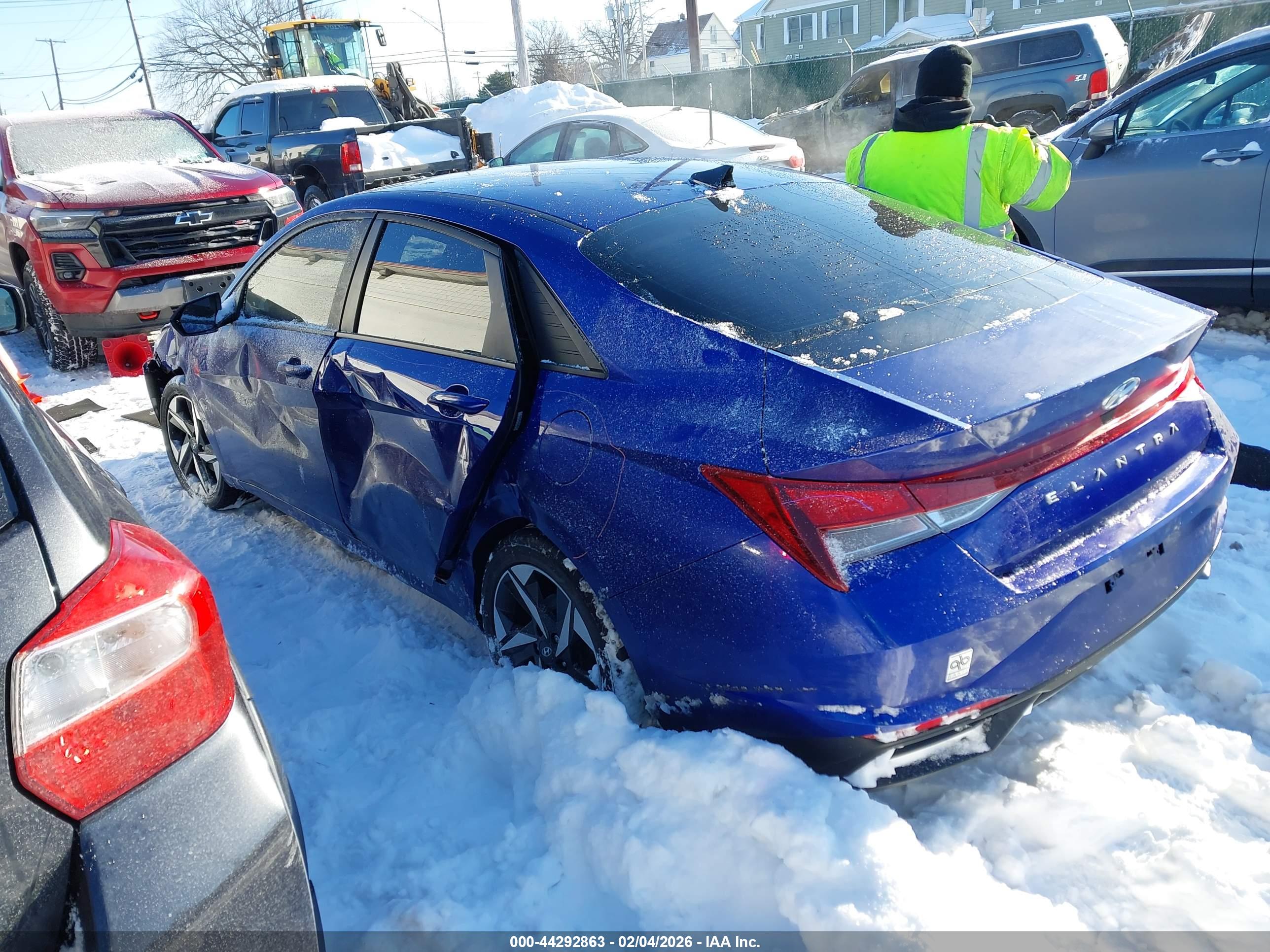 HYUNDAI ELANTRA image 3