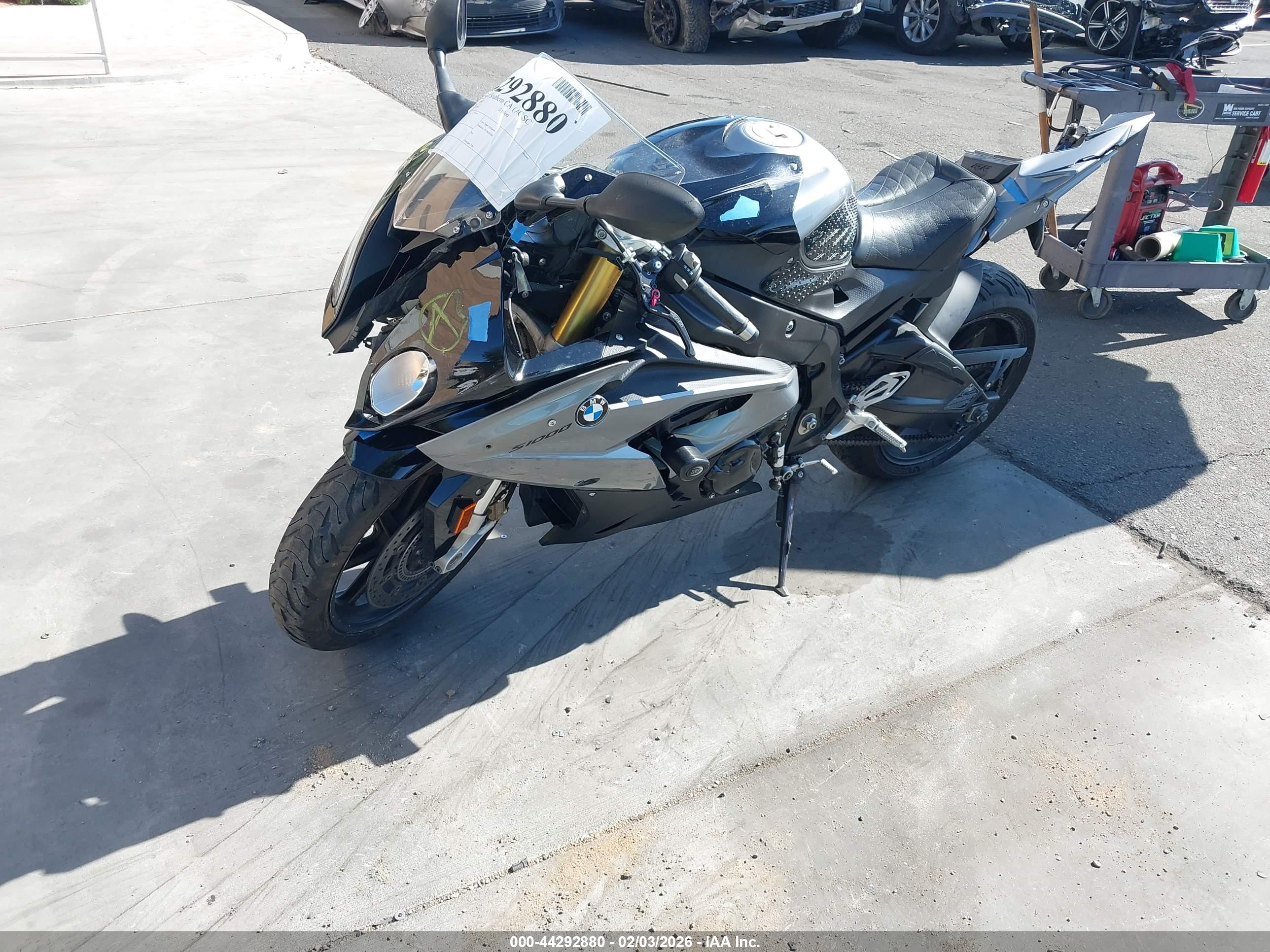BMW S image 2
