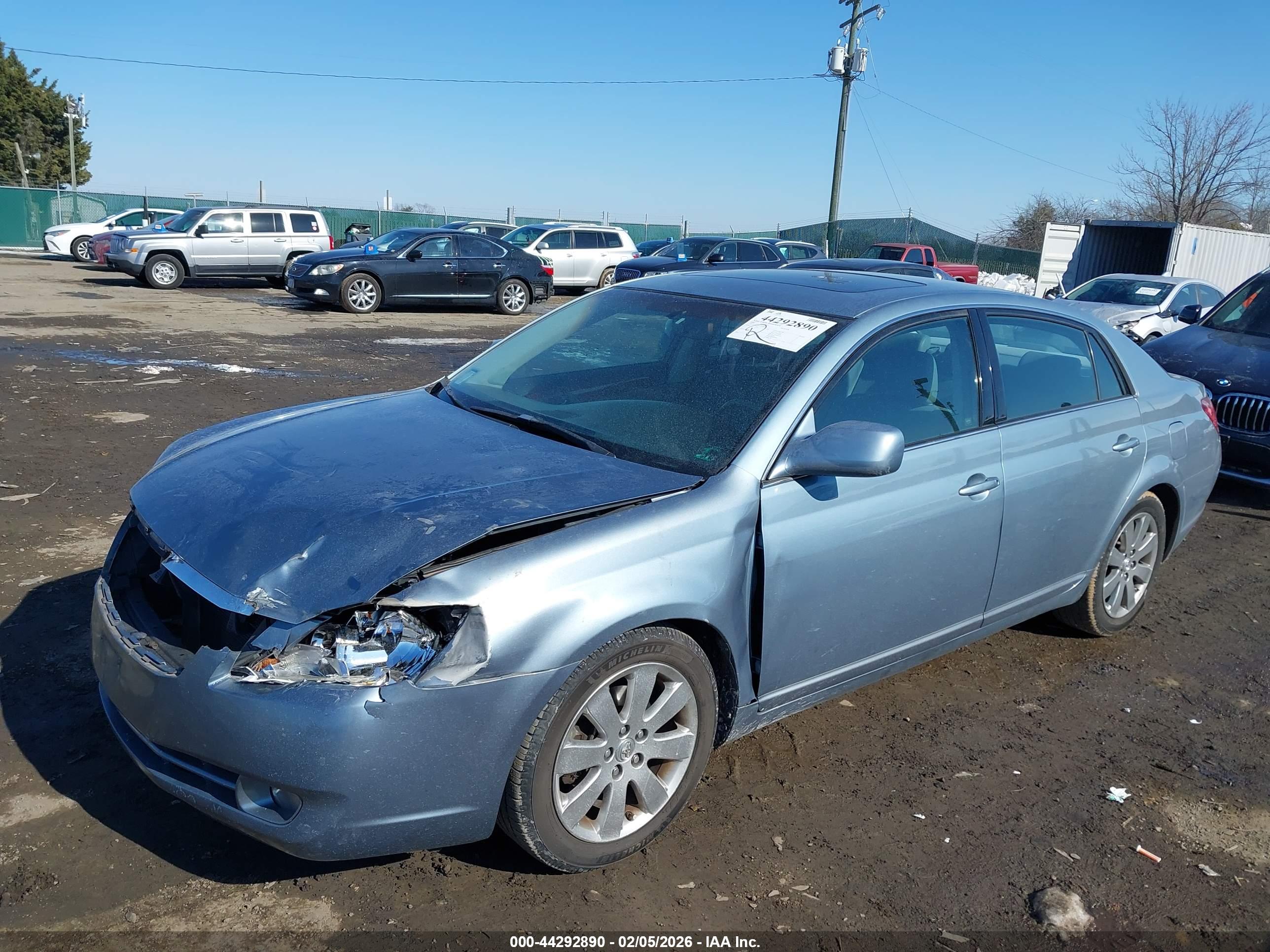 TOYOTA AVALON image 2