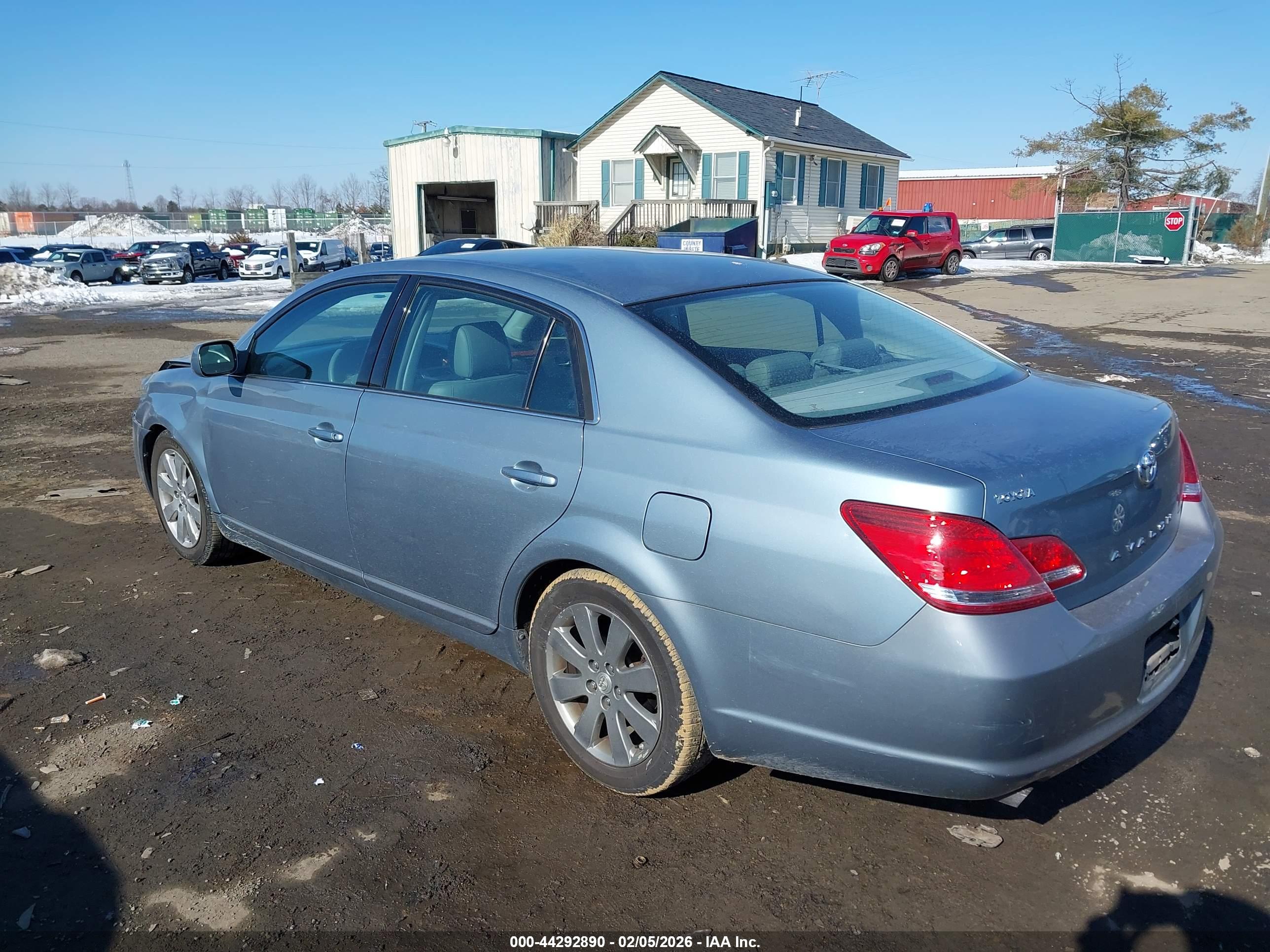 TOYOTA AVALON image 3