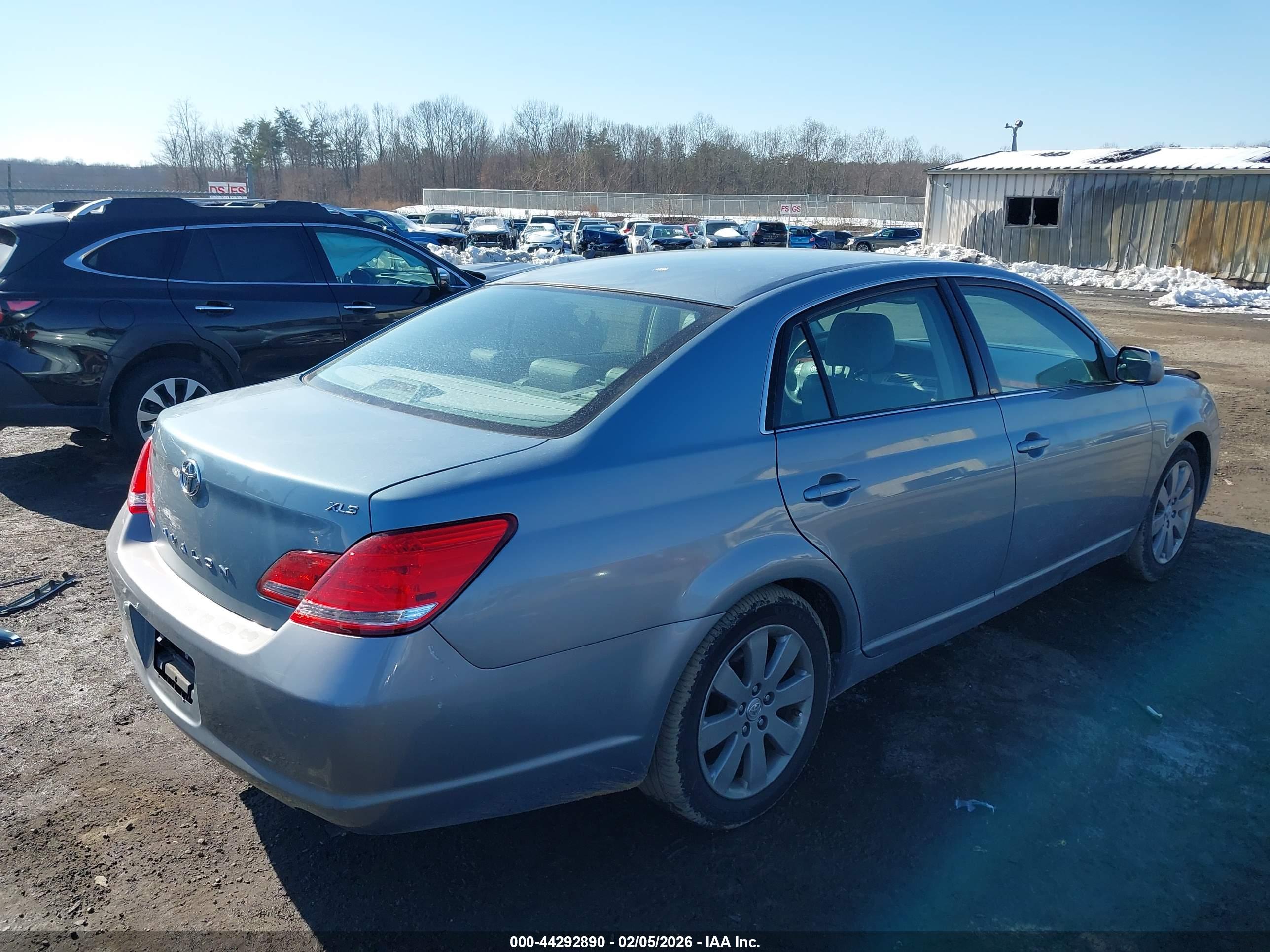 TOYOTA AVALON image 4