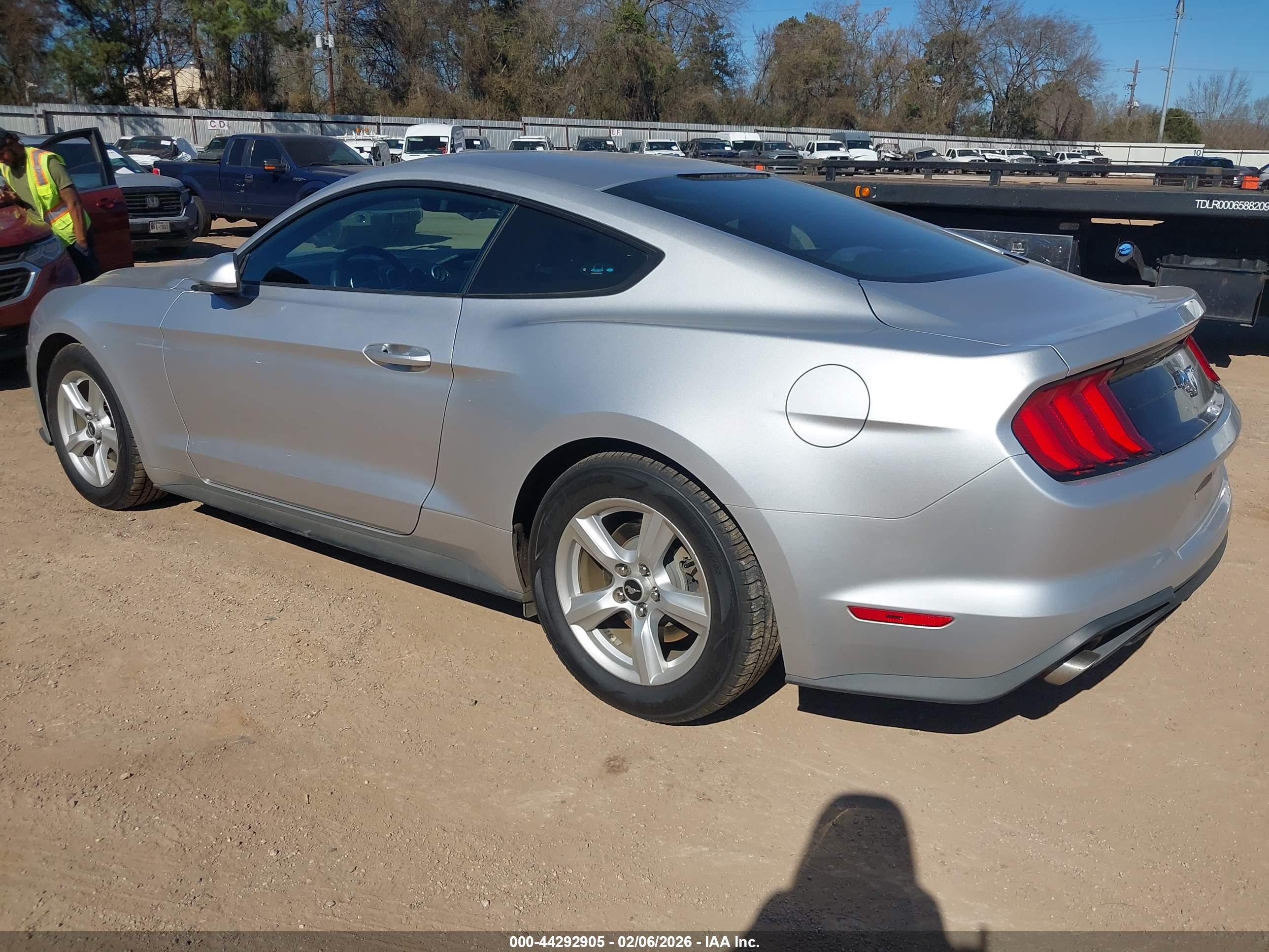 FORD MUSTANG image 3