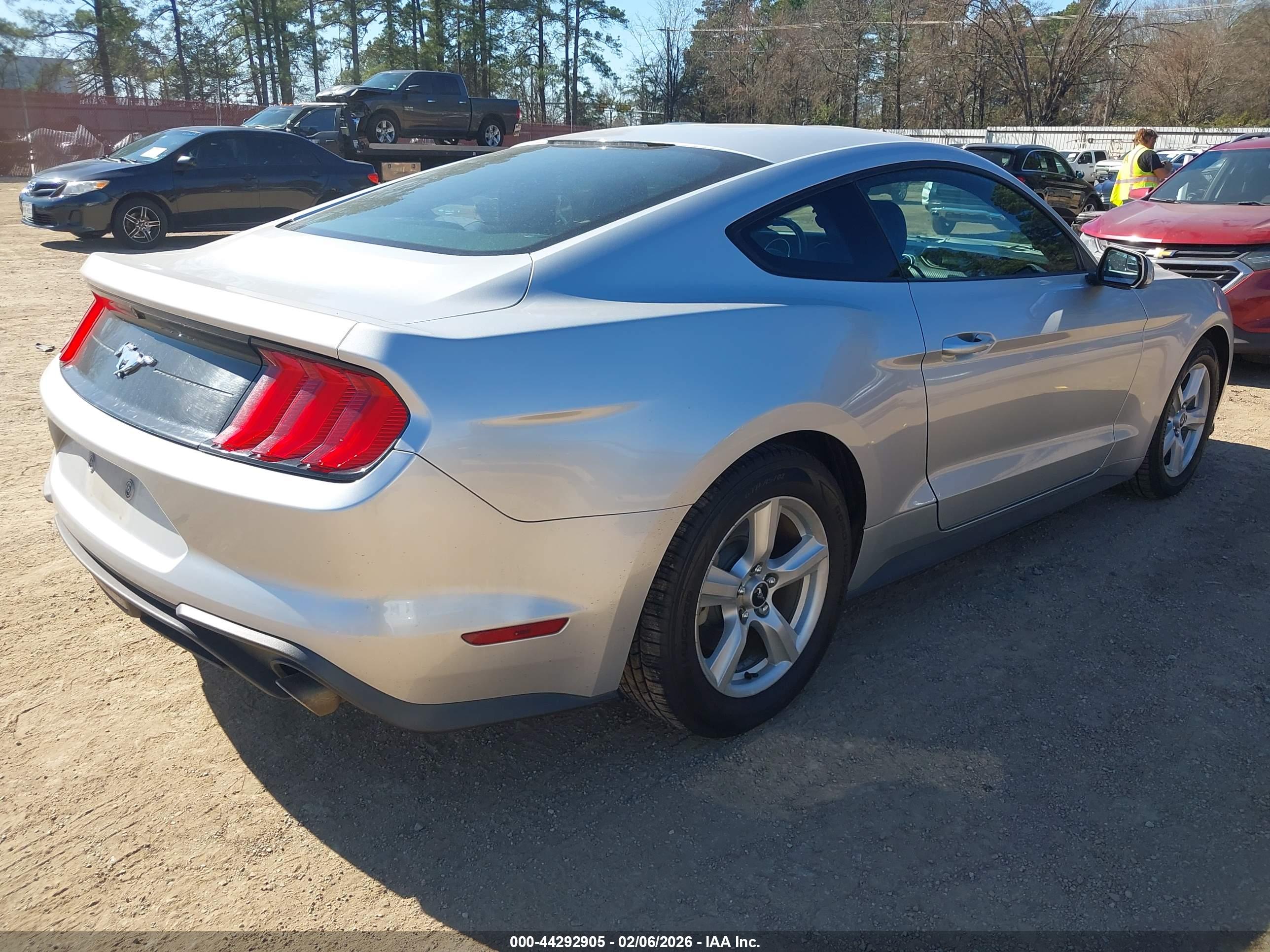 FORD MUSTANG image 4