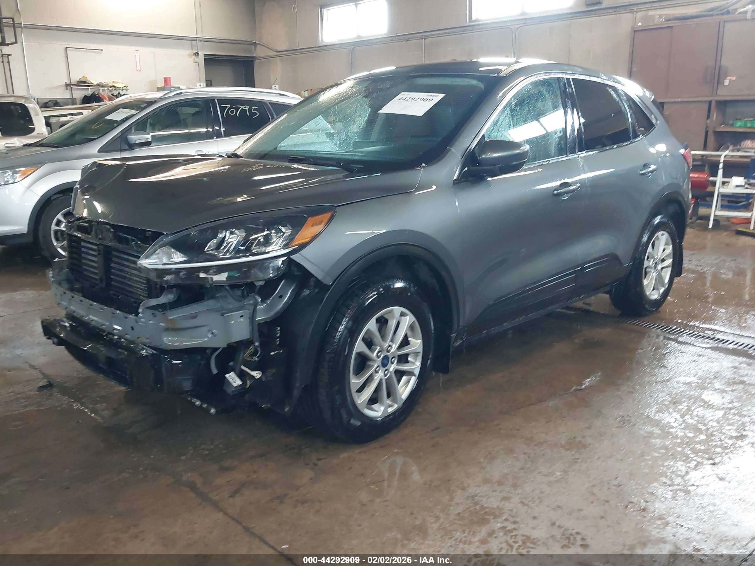 FORD ESCAPE image 2