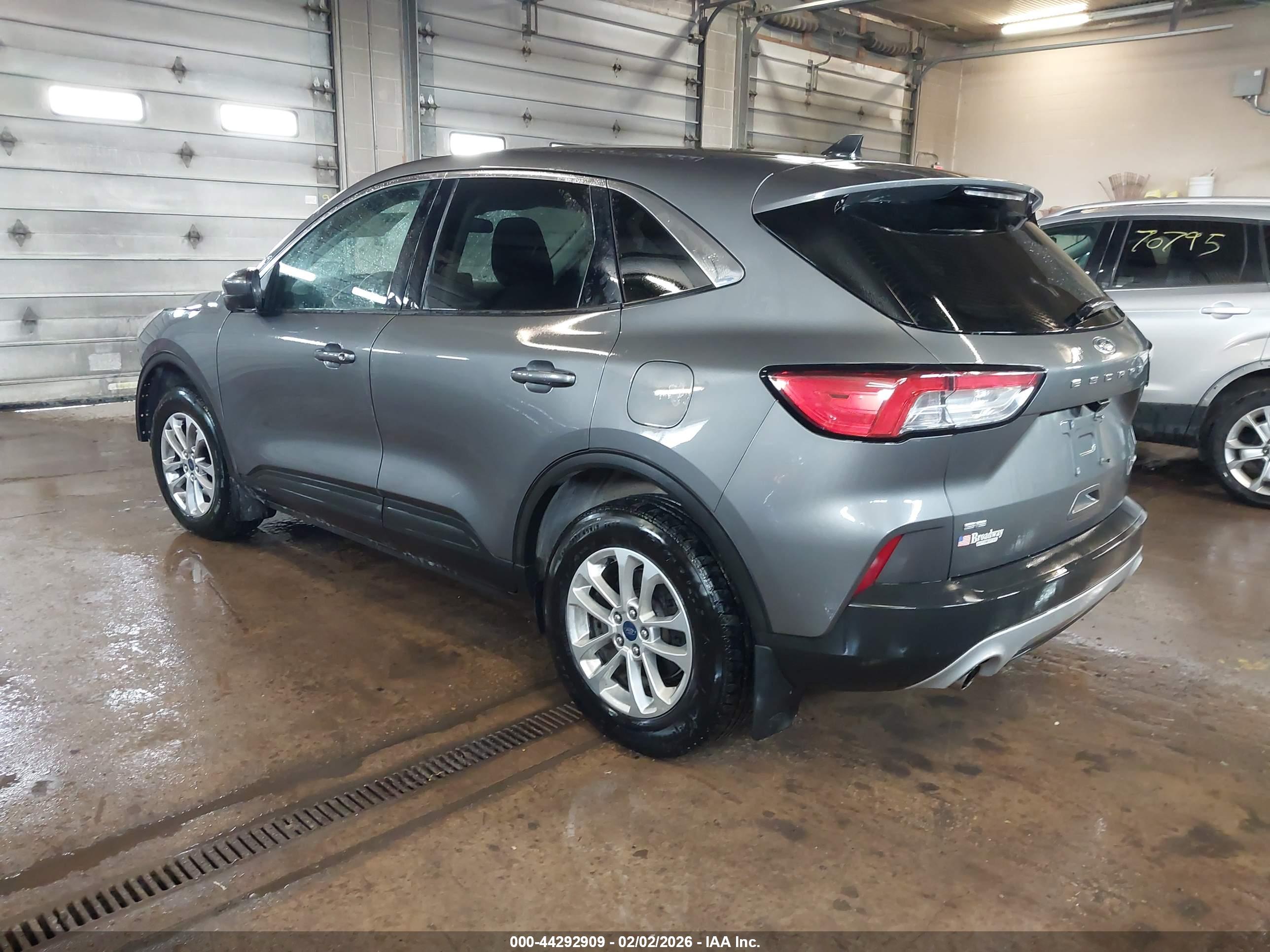 FORD ESCAPE image 3