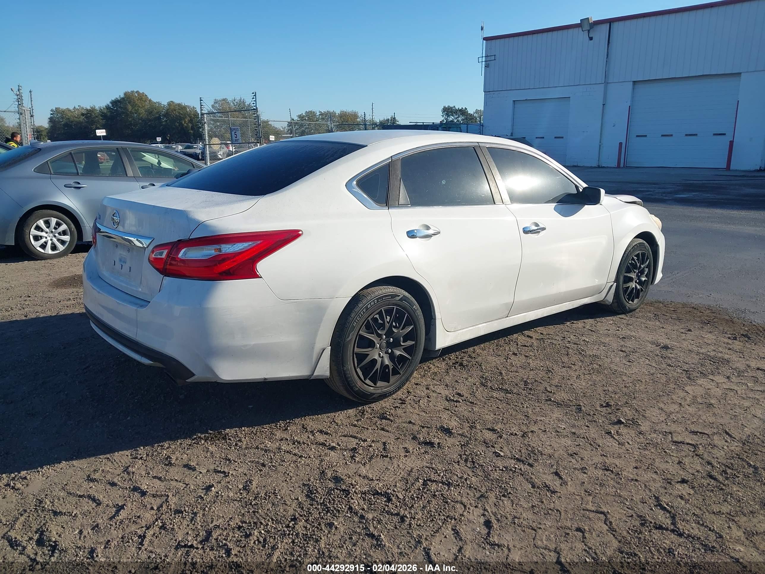 NISSAN ALTIMA image 4